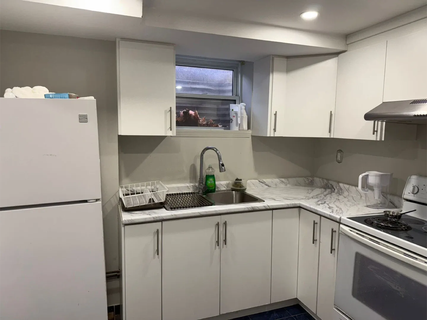 2 bedrooms basement for rent image indicator(8)