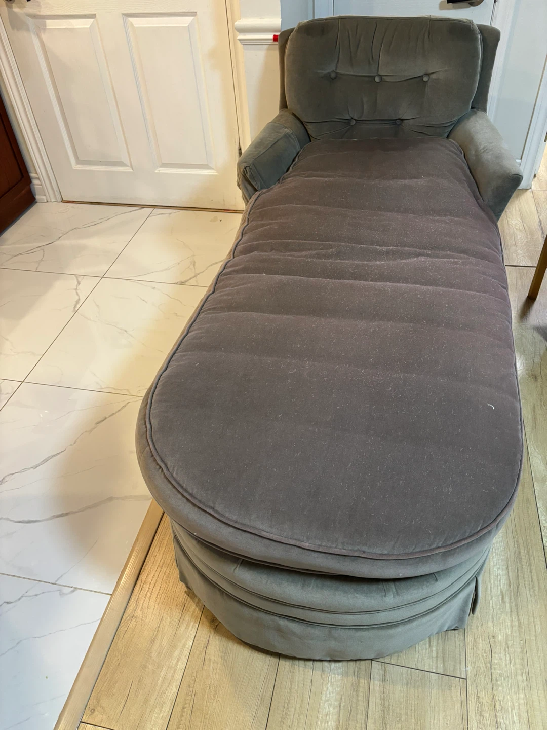 Moving sale Chaise Lounge, Striped Snowsuit - photo 4