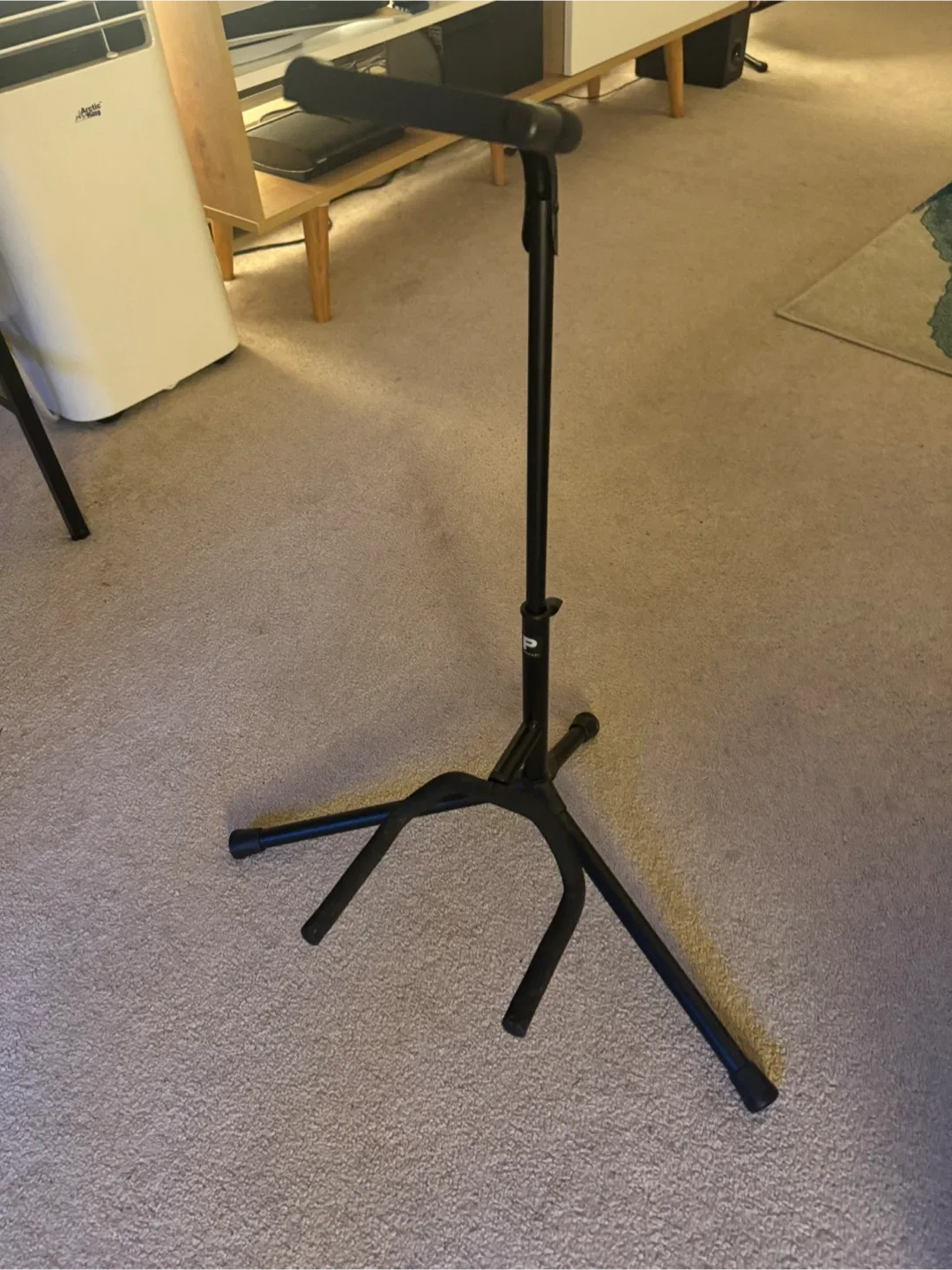 Black Guitar Stand image indicator(2)