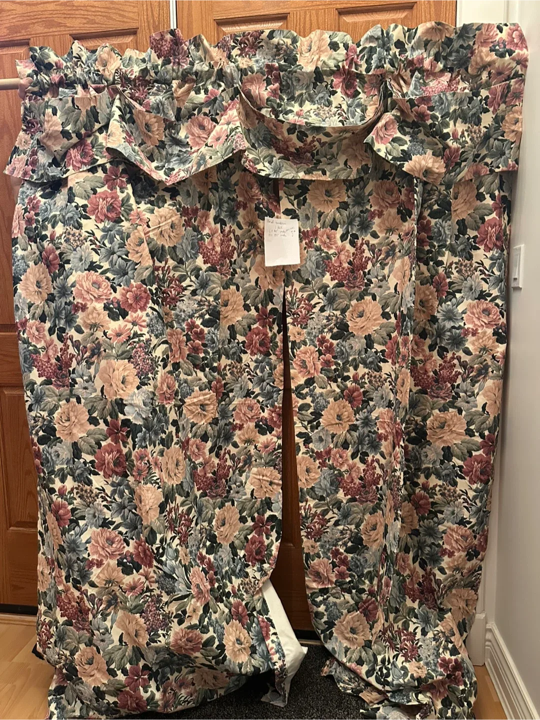 Floral Patterned Curtain Set
