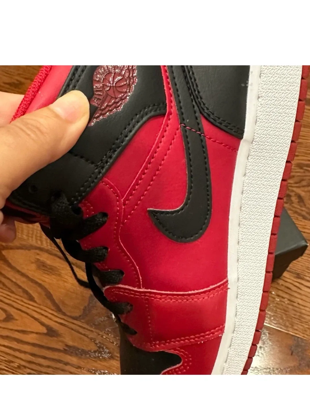 Air Jordan 1 Mid (GS) Gym Red/Black - Size 7Y image indicator(5)