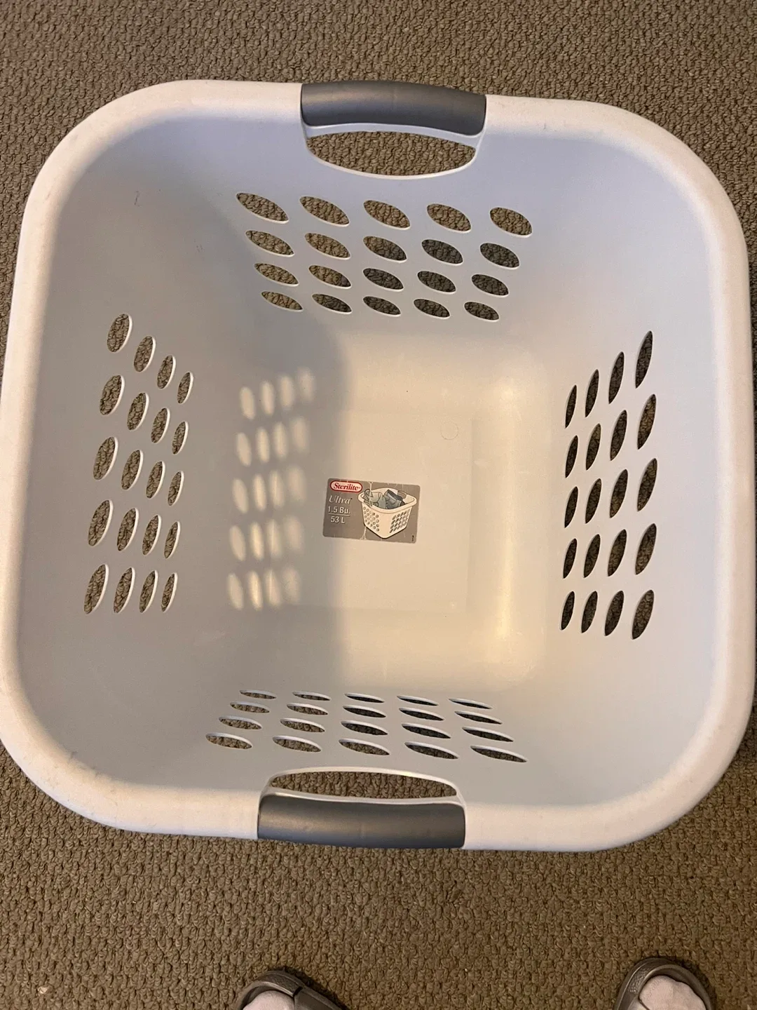 Sterilite Laundry Basket - White image indicator(2)