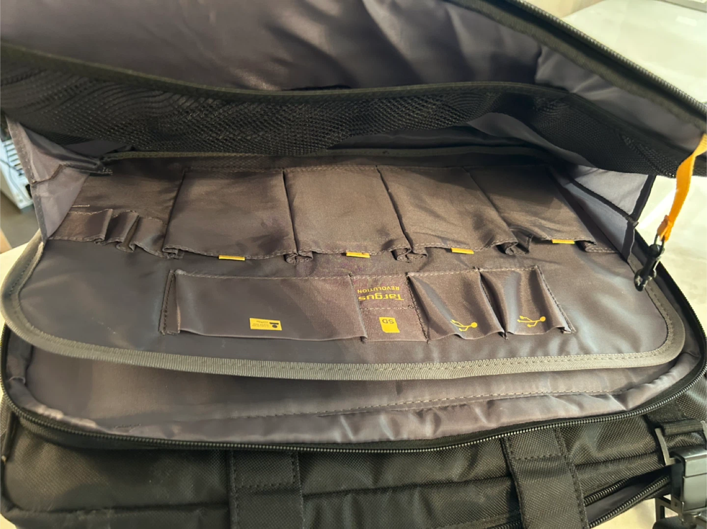 Targus Evolution Laptop Bag - photo 3