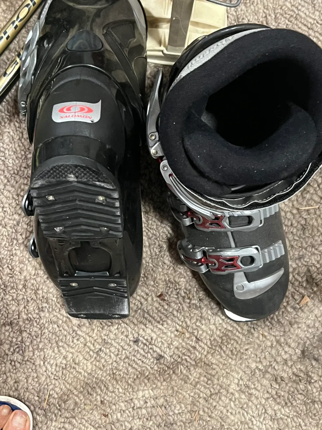 Rossignol Skis & Salomon Ski Boots image indicator(4)
