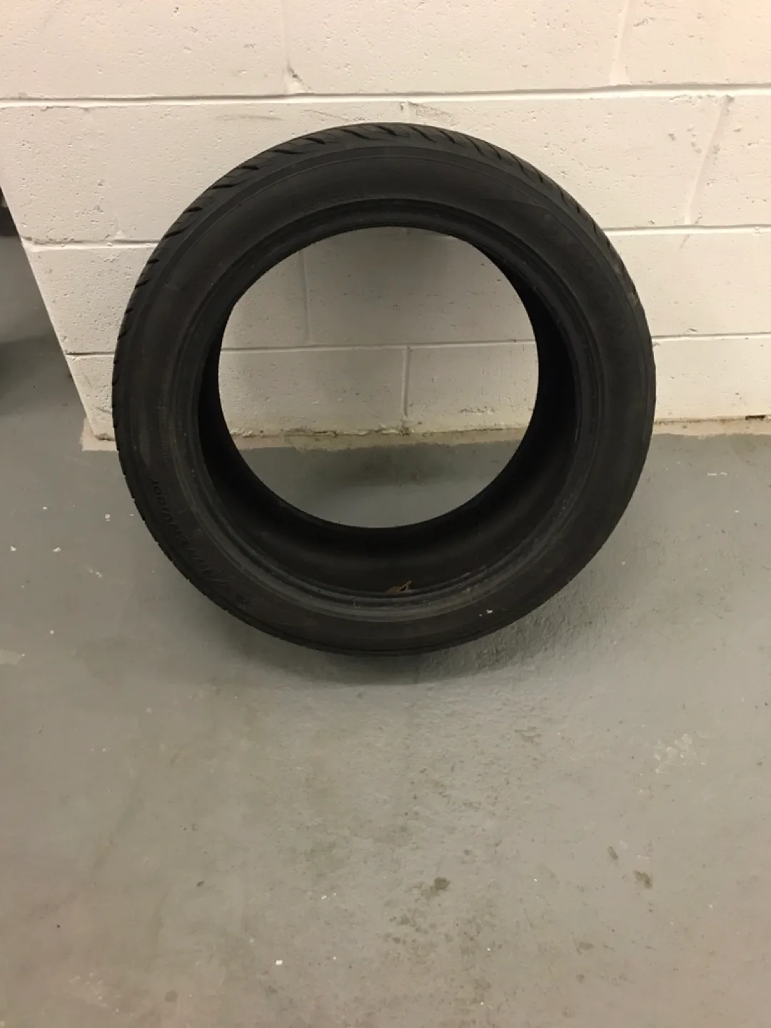 Yokohama Avid ENVigor 245/45R18 Tire