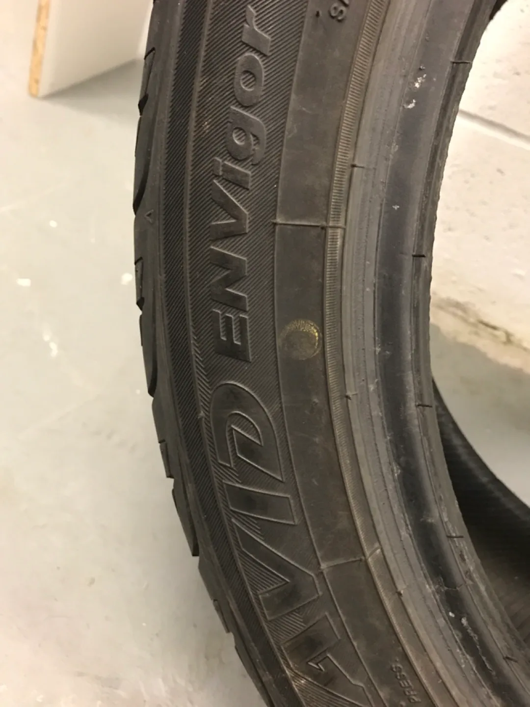 Yokohama Avid ENVigor 245/45R18 Tire image indicator(3)