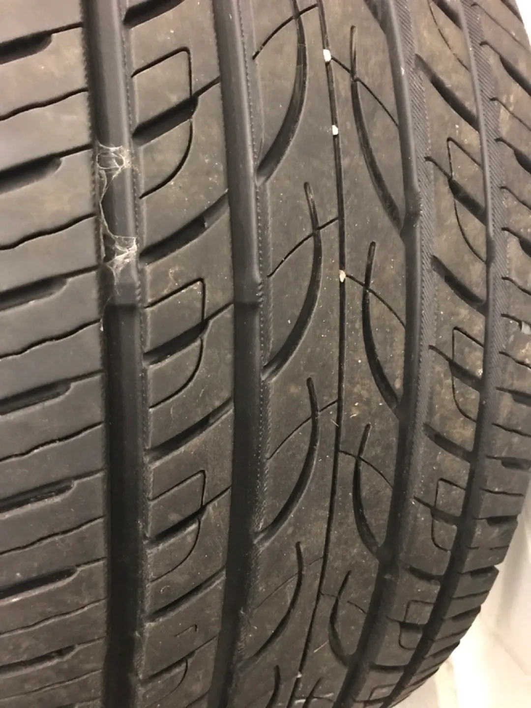 Yokohama Avid ENVigor 245/45R18 Tire image indicator(5)