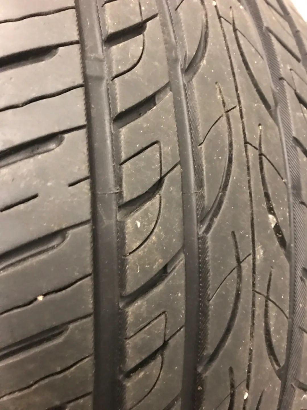 Yokohama Avid ENVigor 245/45R18 Tire image indicator(6)
