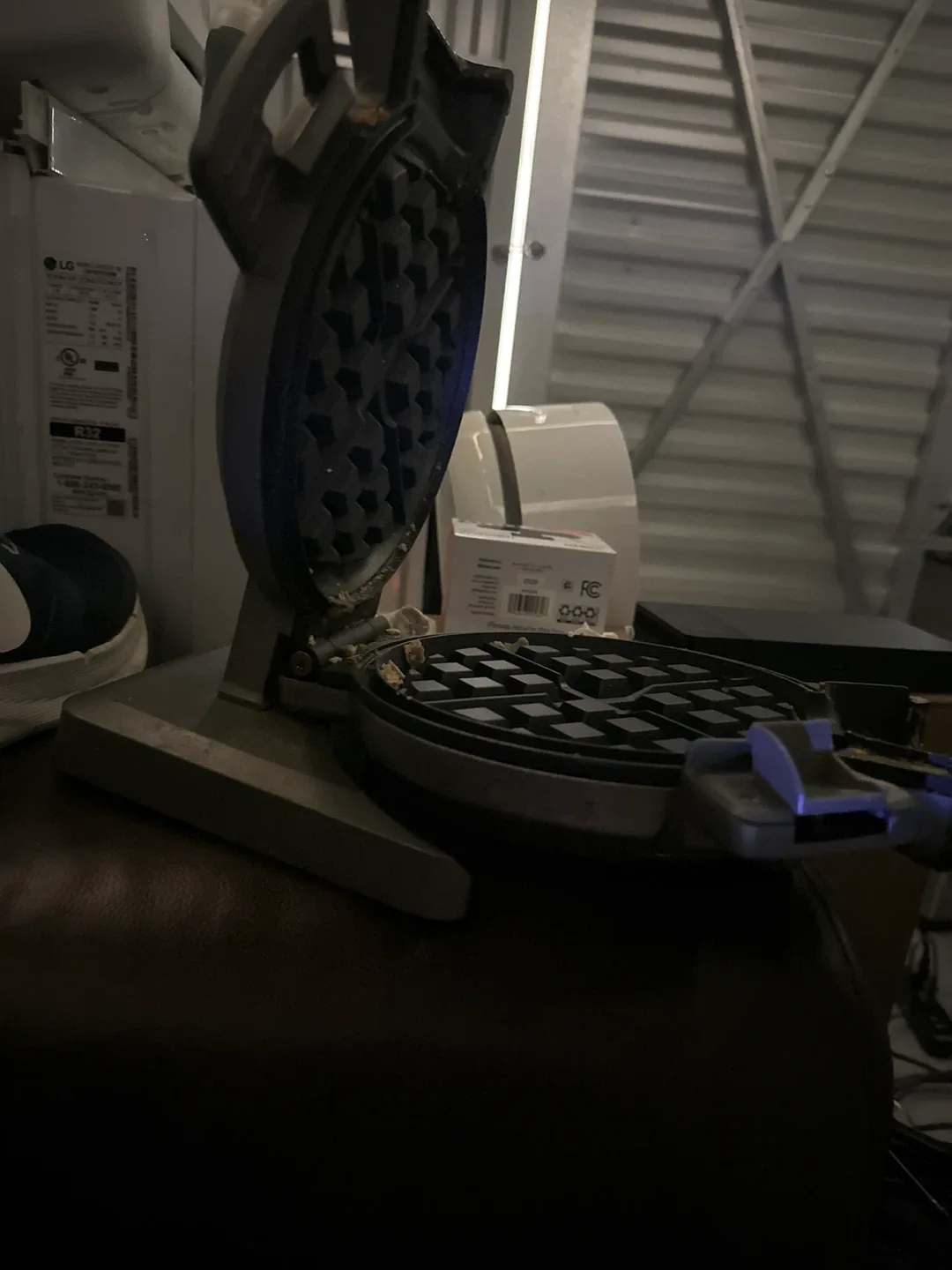 Cuisinart Vertical Waffle Maker WAF-V100 image indicator(3)