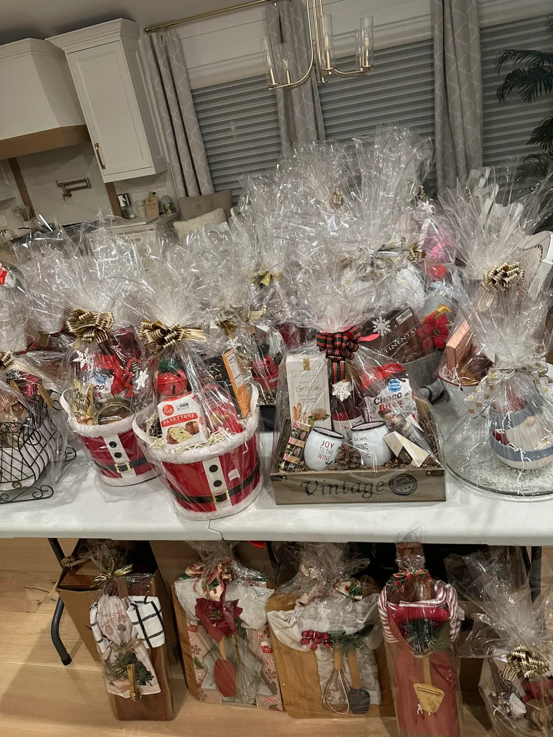 Beautiful Christmas gift baskets