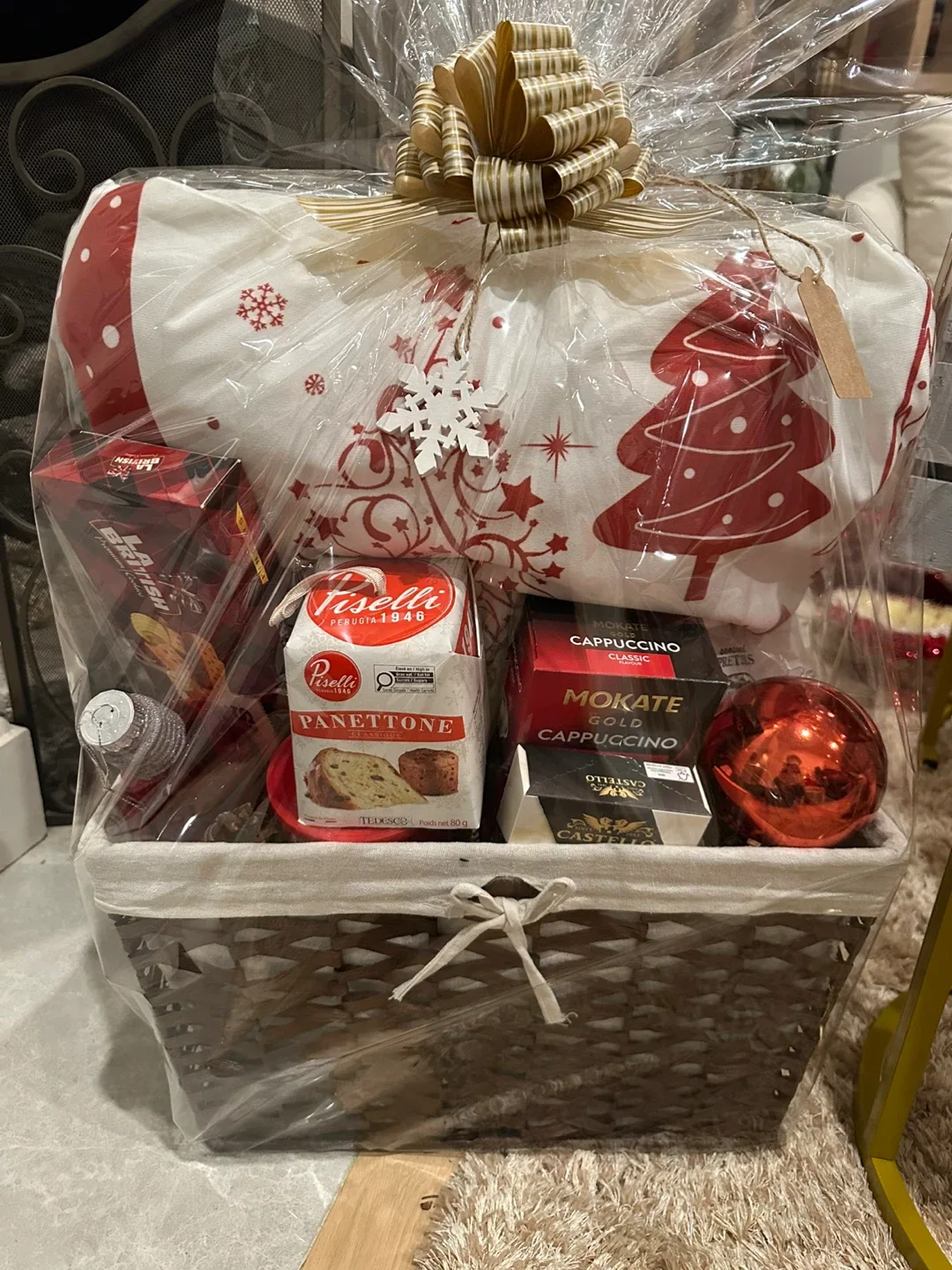 Beautiful Christmas gift baskets image indicator(2)