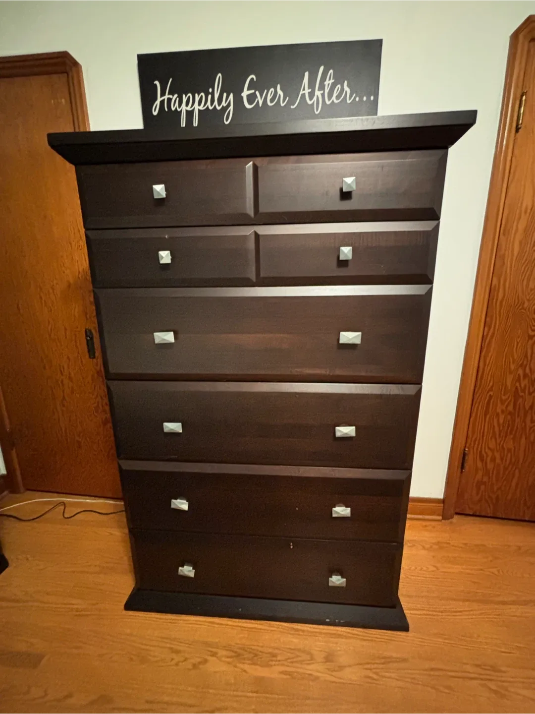 Queen Dark Wood Bedroom Set - headboard & 2 dressers image indicator(3)