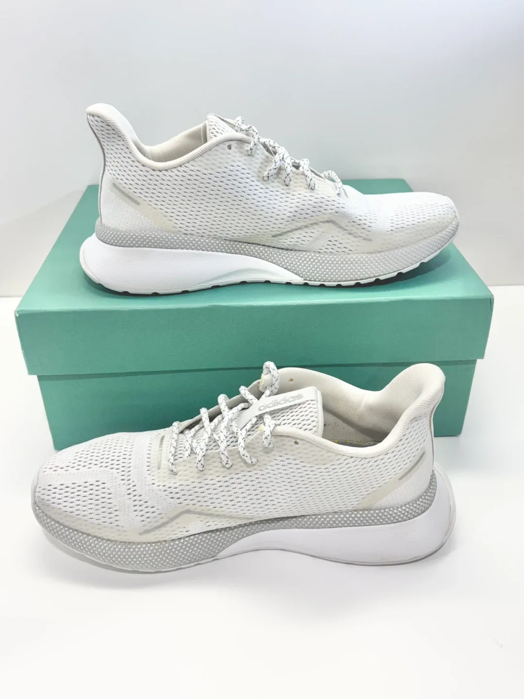 Women’s shoes size 7 Adidas Cloudfoam White Running Shoes image indicator(2)