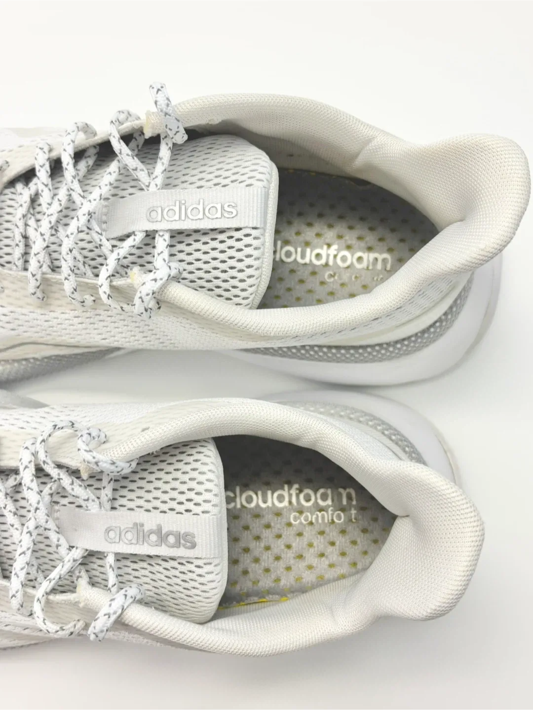 Women’s shoes size 7 Adidas Cloudfoam White Running Shoes image indicator(4)