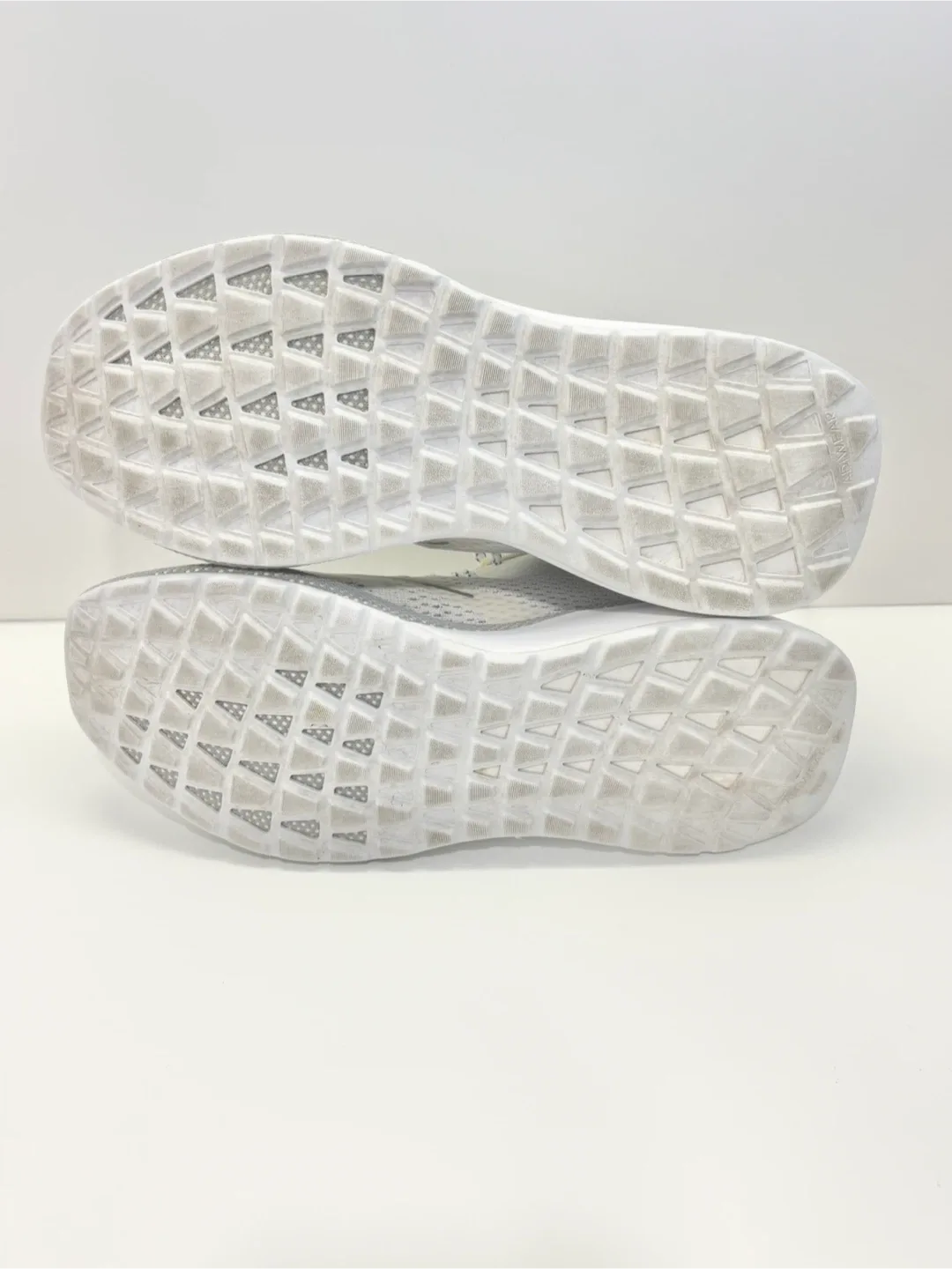 Women’s shoes size 7 Adidas Cloudfoam White Running Shoes image indicator(6)