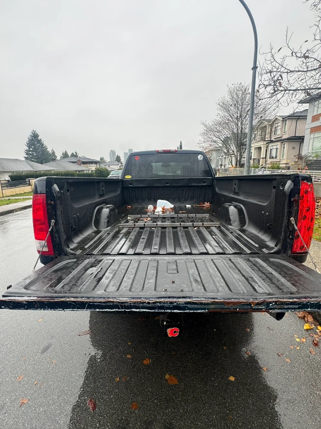 GMC Sierra DURAMAX 3500 + 2004 Titanium Fifth Wheel Combo image indicator(3)