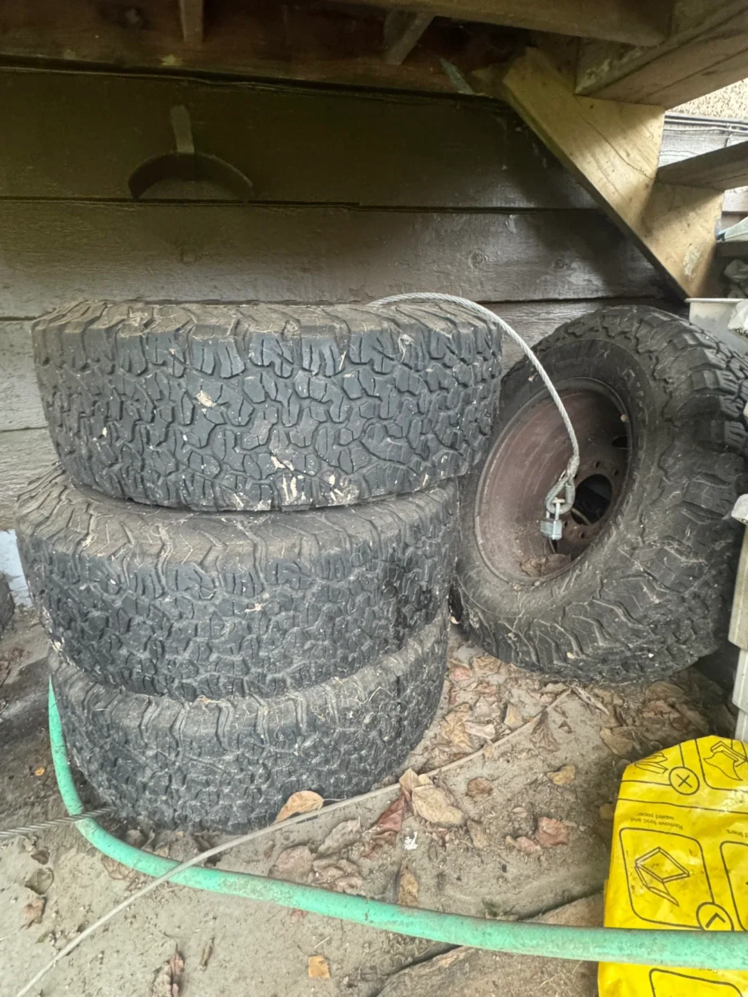 GMC Sierra DURAMAX 3500 + 2004 Titanium Fifth Wheel Combo image indicator(5)