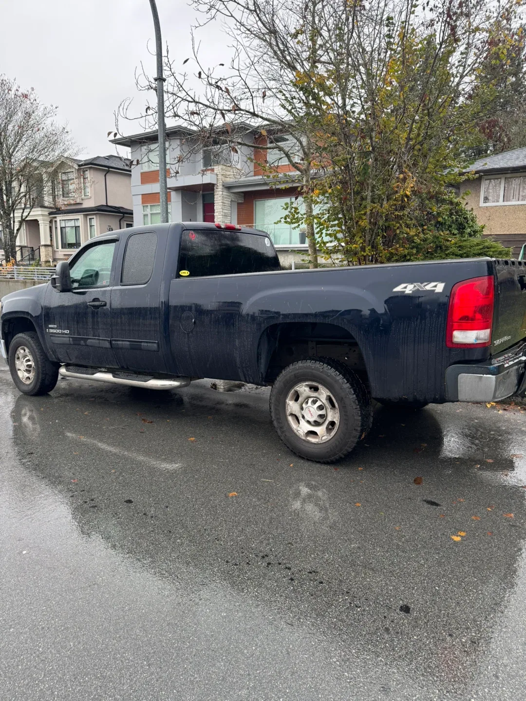 GMC Sierra DURAMAX 3500 + 2004 Titanium Fifth Wheel Combo image indicator(2)