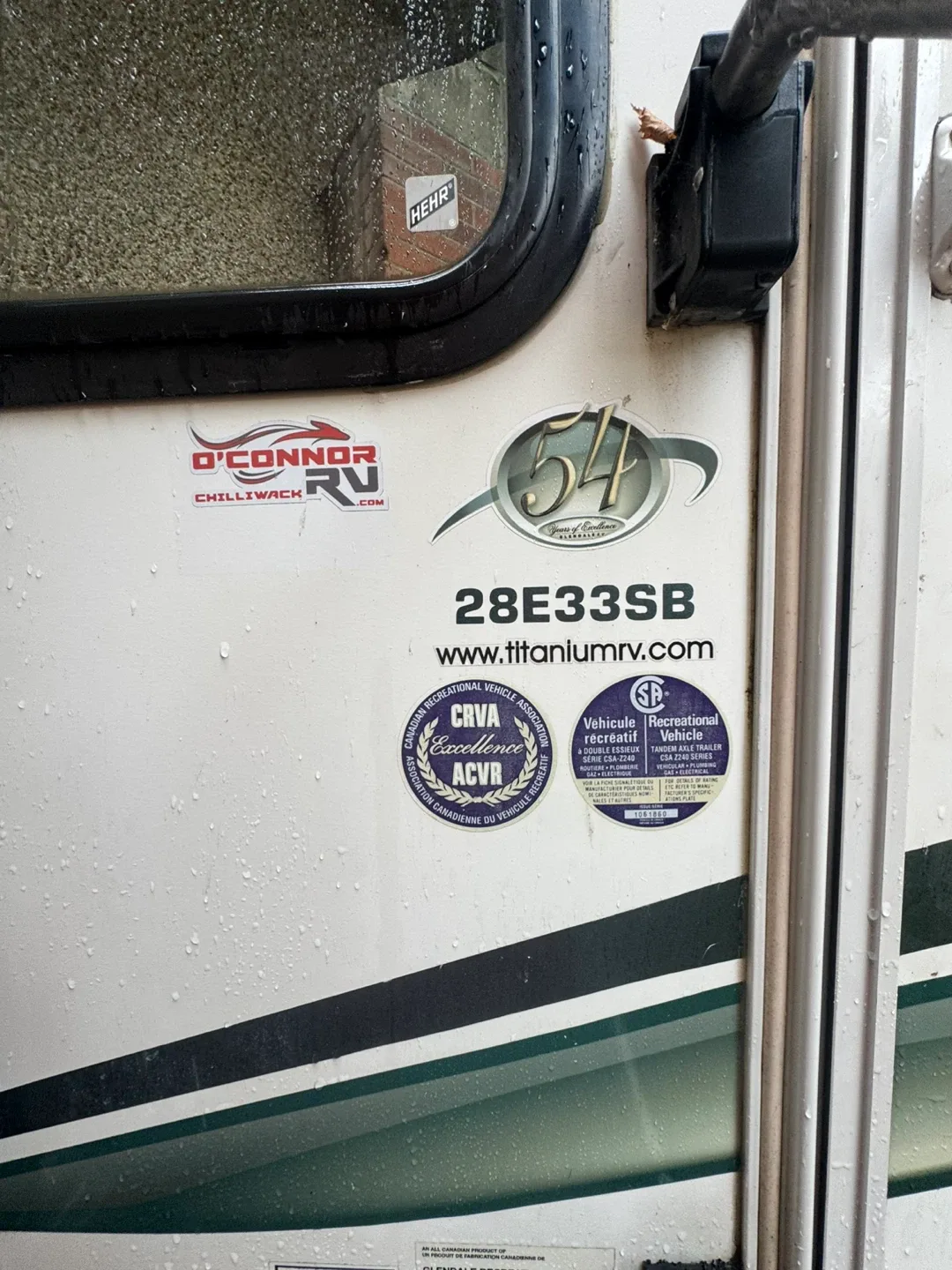 GMC Sierra DURAMAX 3500 + 2004 Titanium Fifth Wheel Combo image indicator(9)