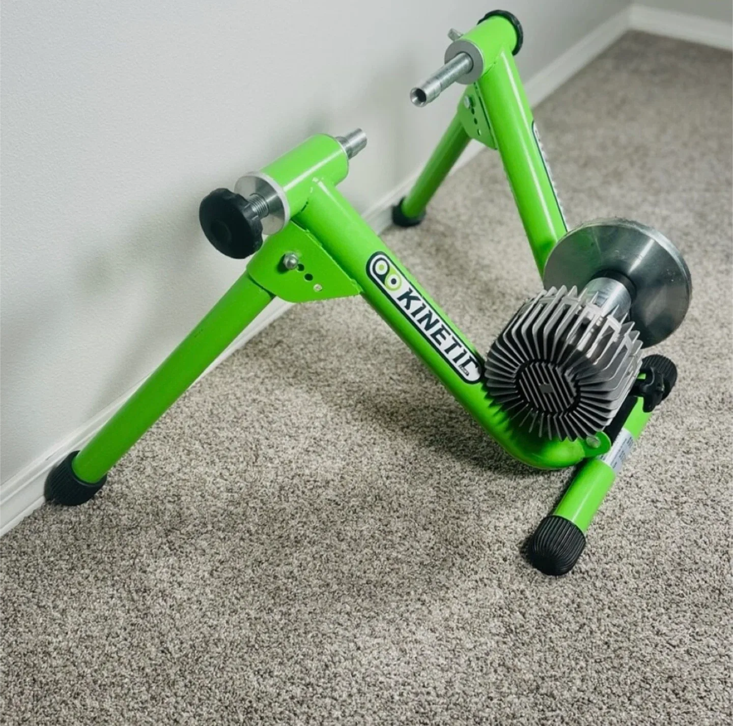 Kinetic Bike Trainer - Green image indicator(2)