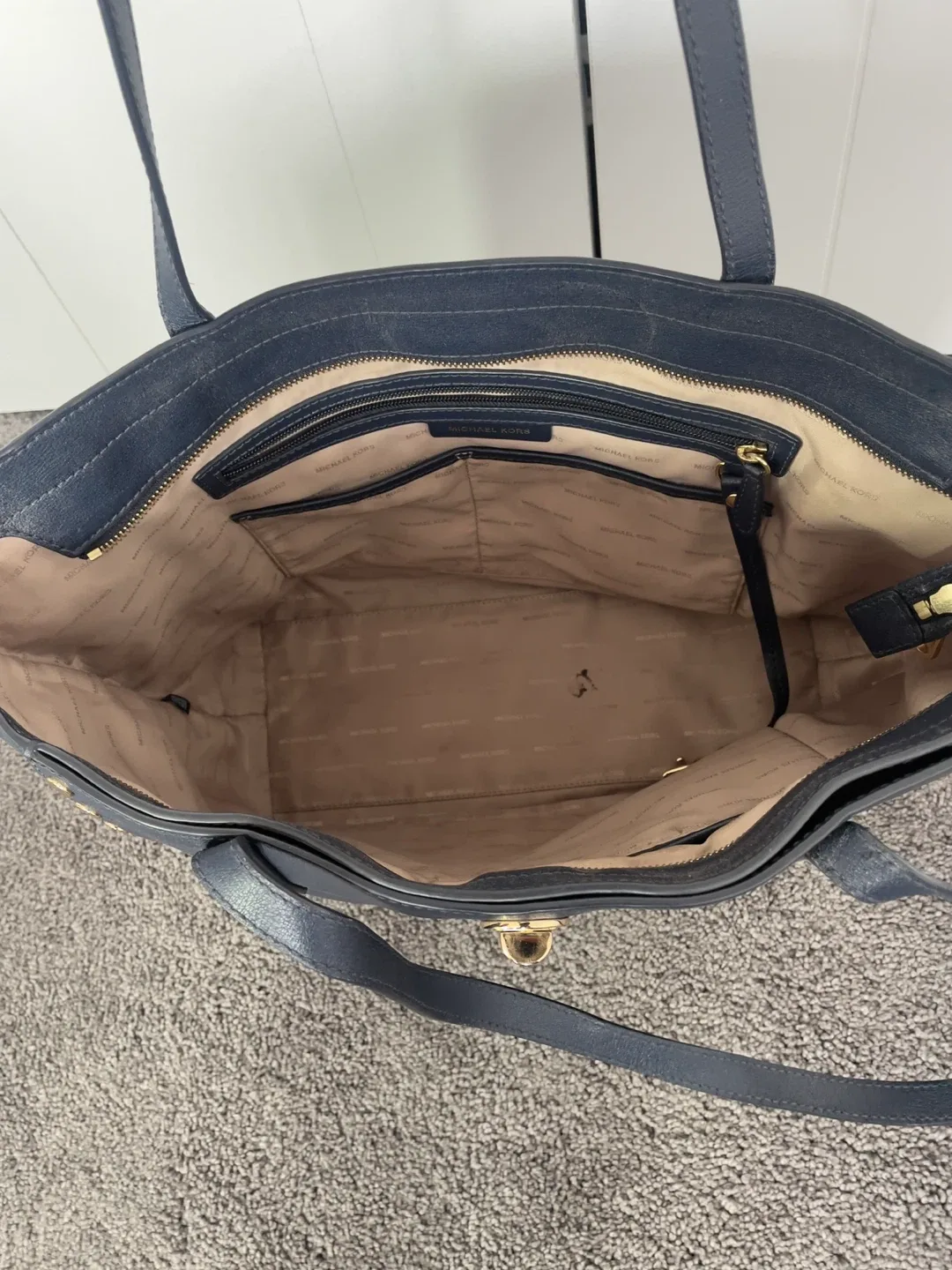 Michael Kors Tote Bag image indicator(10)
