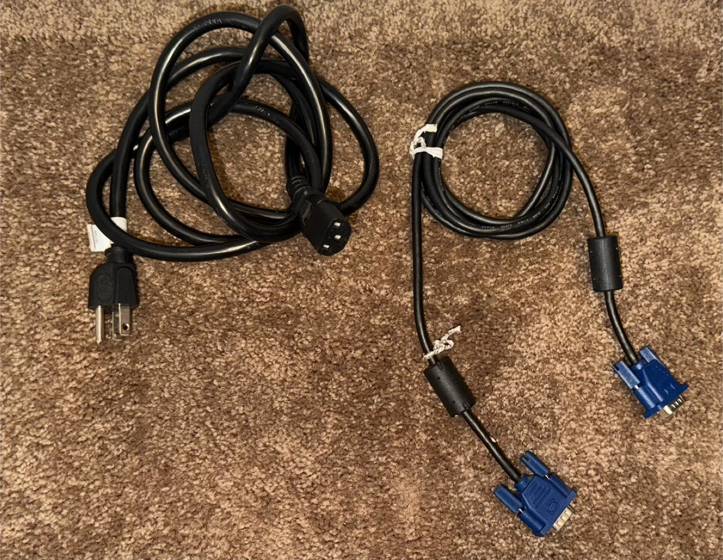 LG Flatron W2234S-BN Monitor + Cables image indicator(3)