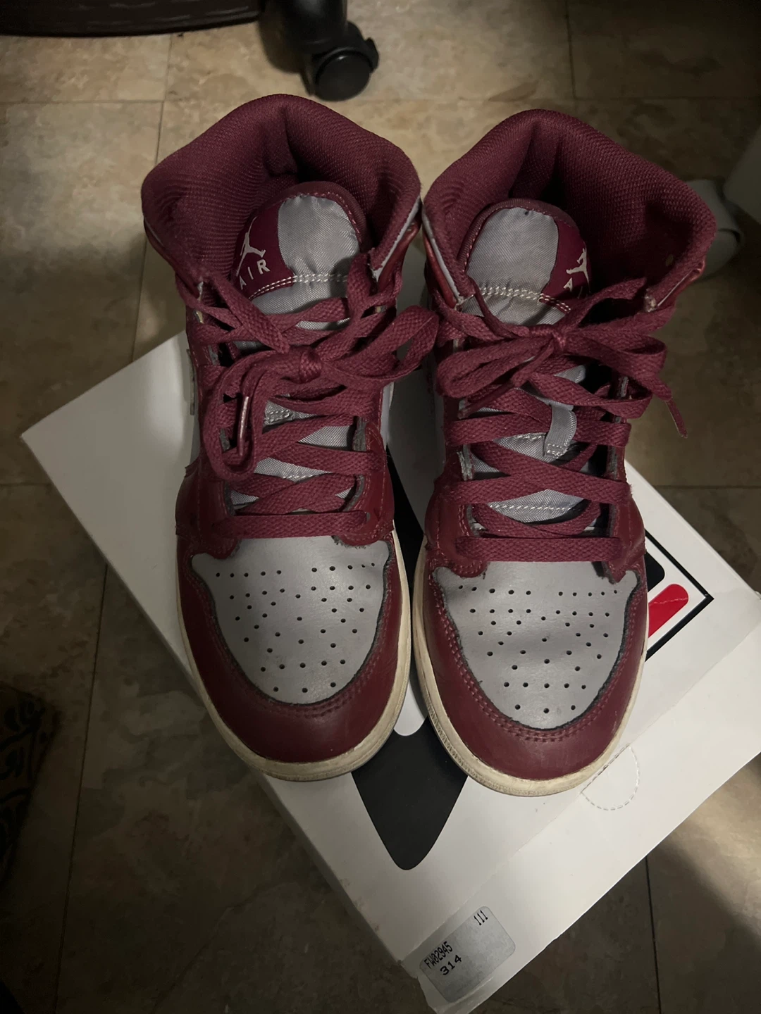 Air Jordan 1 Mid Bordeaux Sneakers