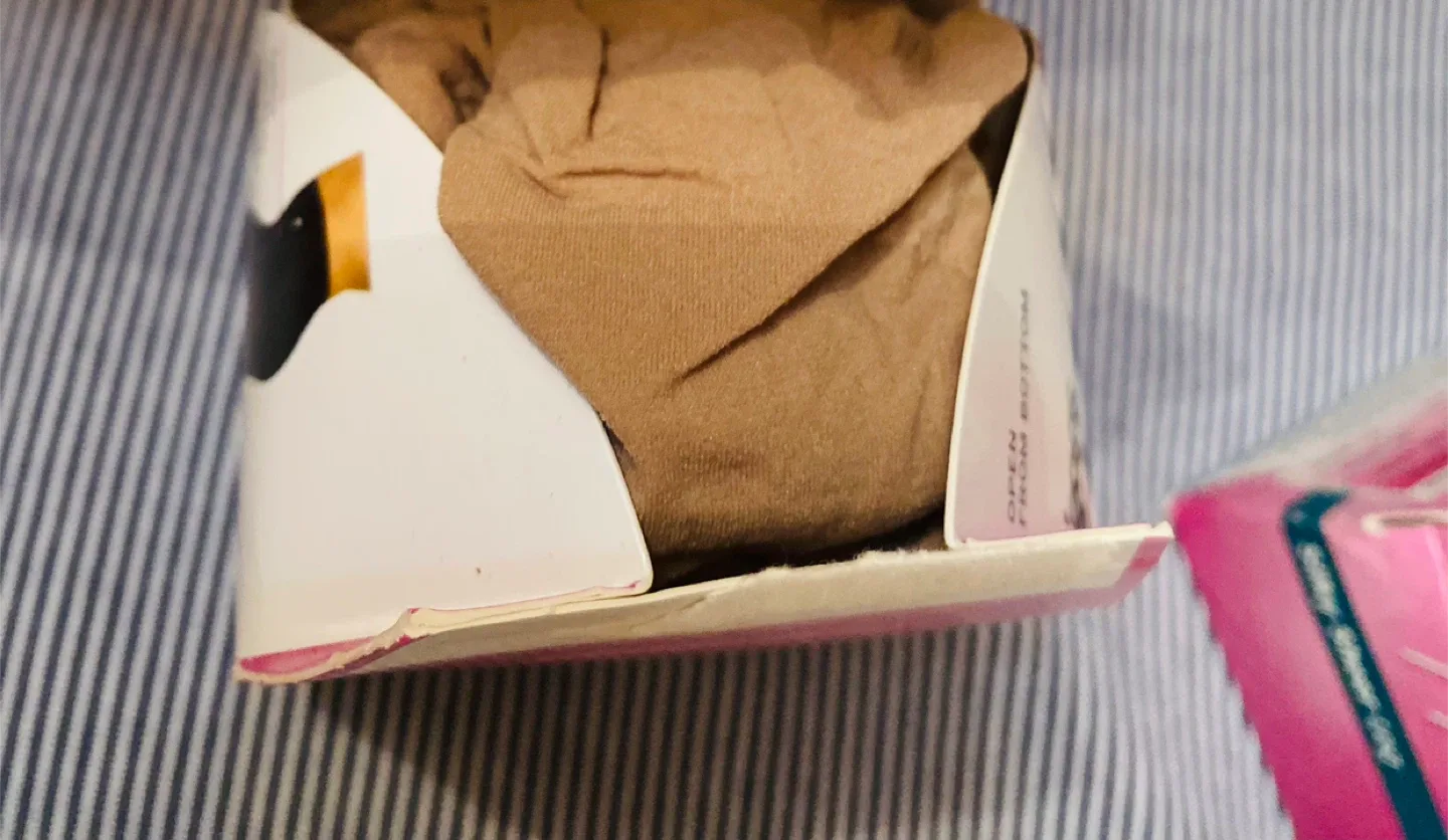 L'eggs Silken Mist Pantyhose -2 image indicator(4)