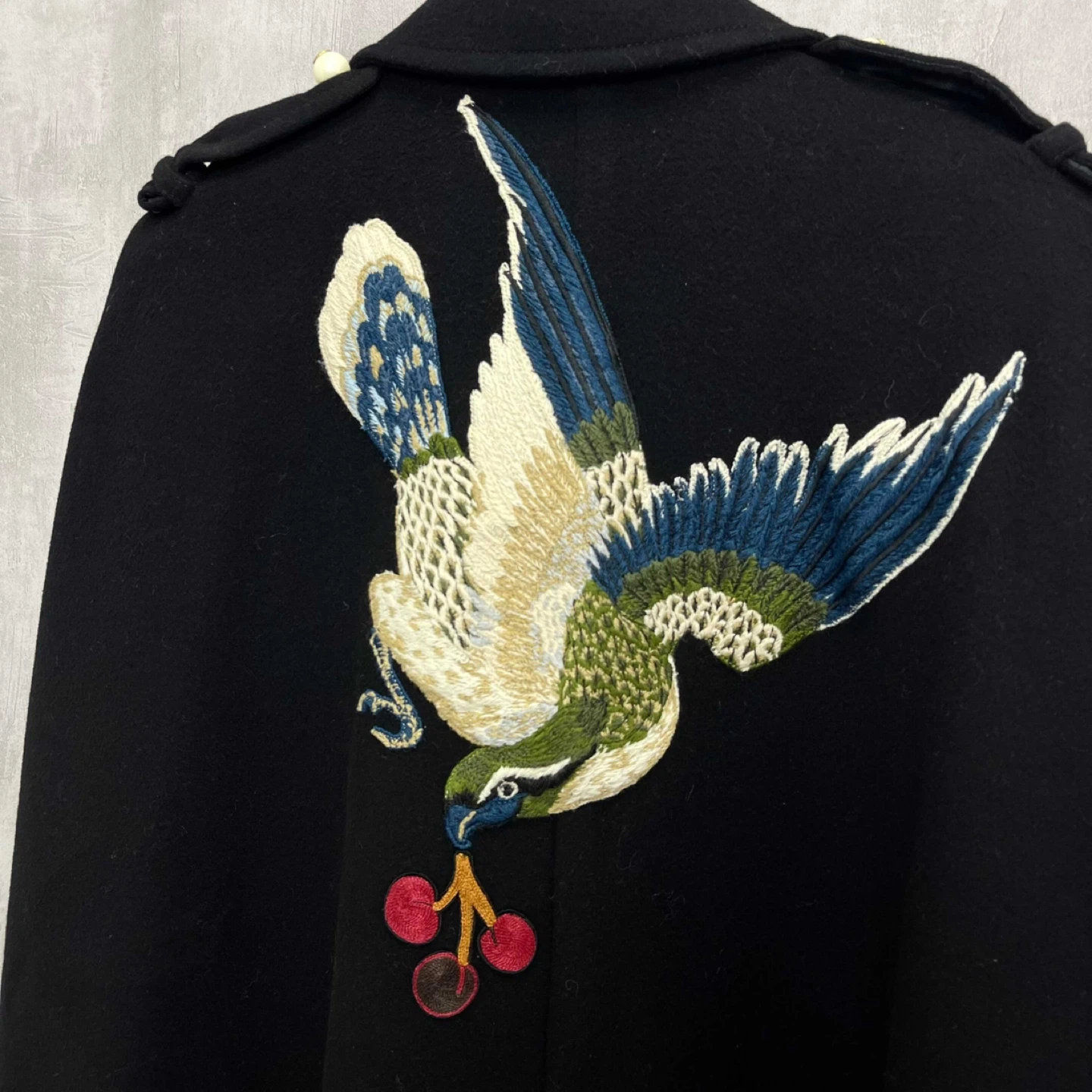 Authentic Gucci Black Wool Cape with Embroidery - photo 2