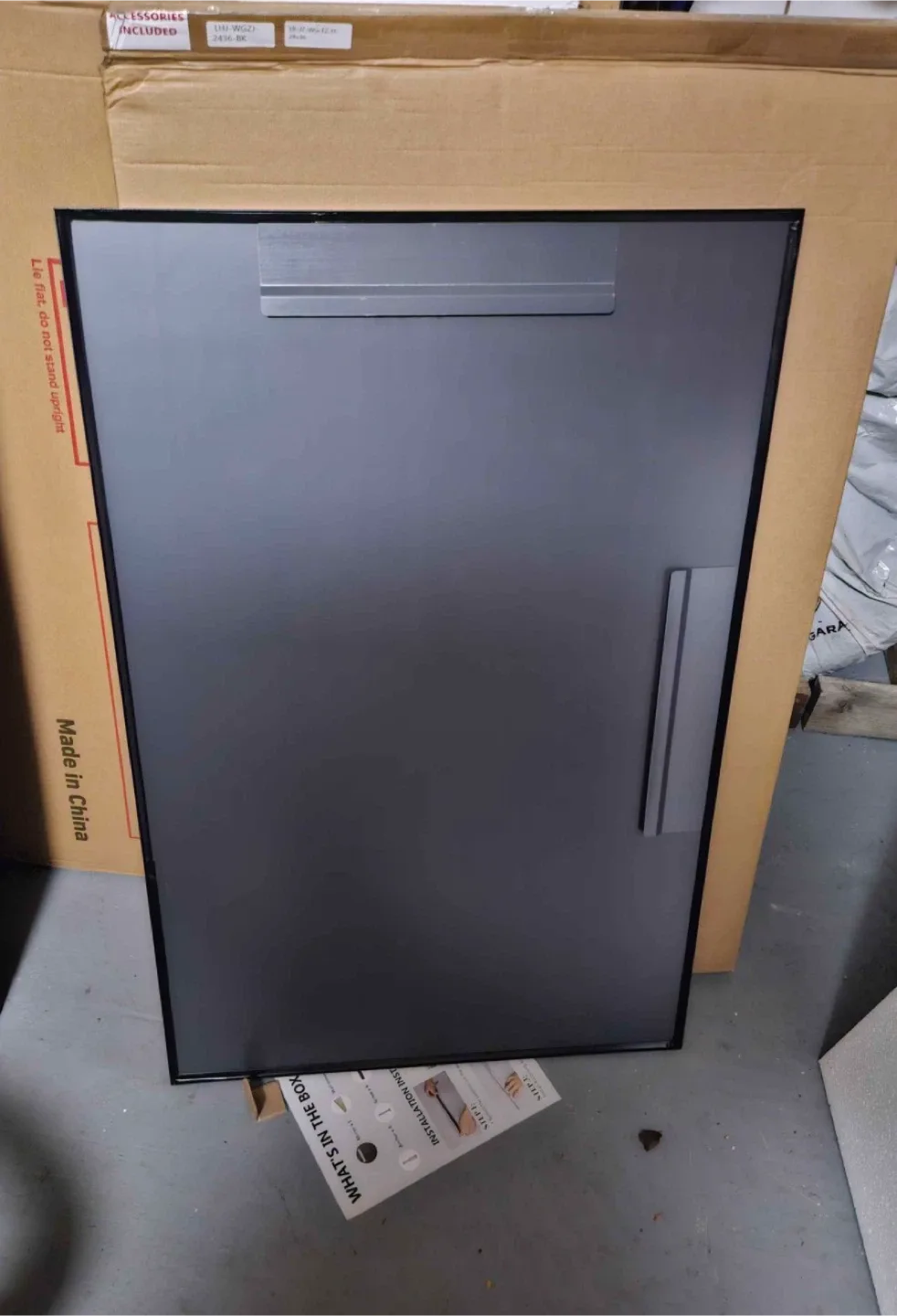 Black Wall Mirror (28x20in) image indicator(2)