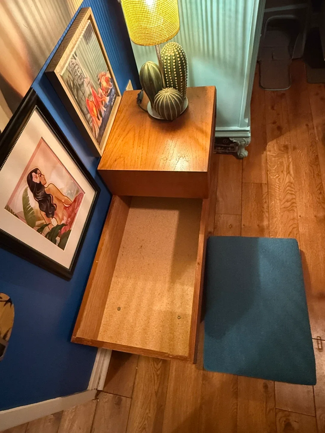 Mid-Century Modern Entryway Bench image indicator(7)