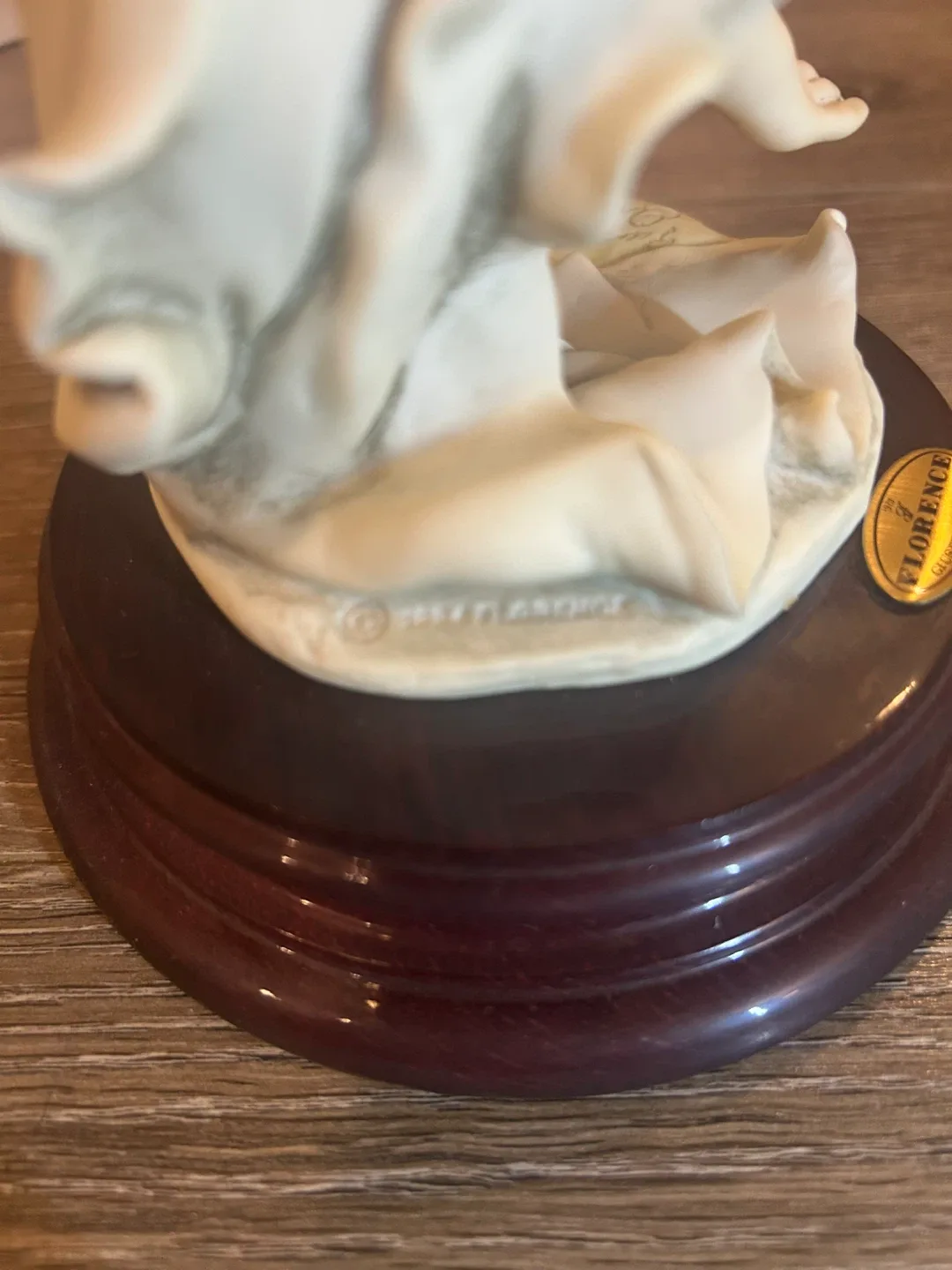 Giuseppe Armani Melody Figurine 1995 image indicator(7)