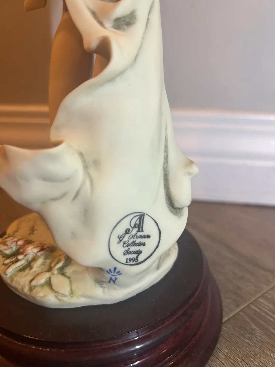 Giuseppe Armani Melody Figurine 1995 image indicator(4)