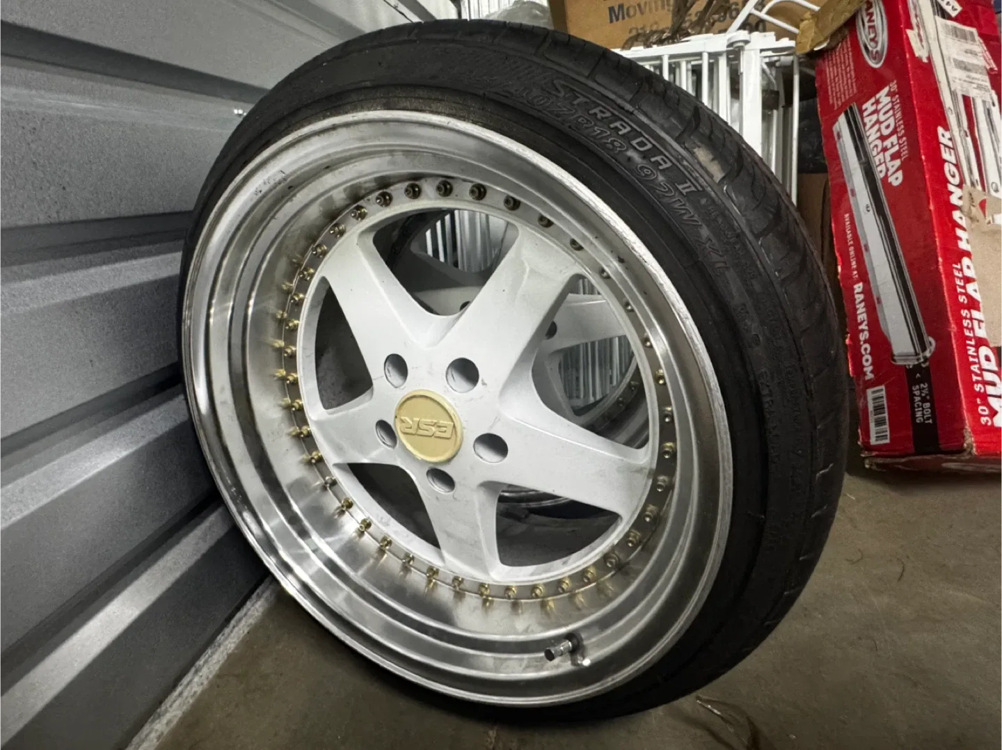 ESR Wheels 225/40ZR18 image indicator(5)