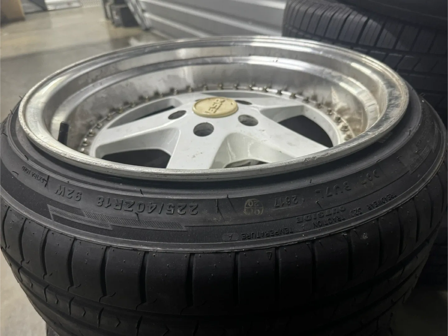 ESR Wheels 225/40ZR18 image indicator(4)