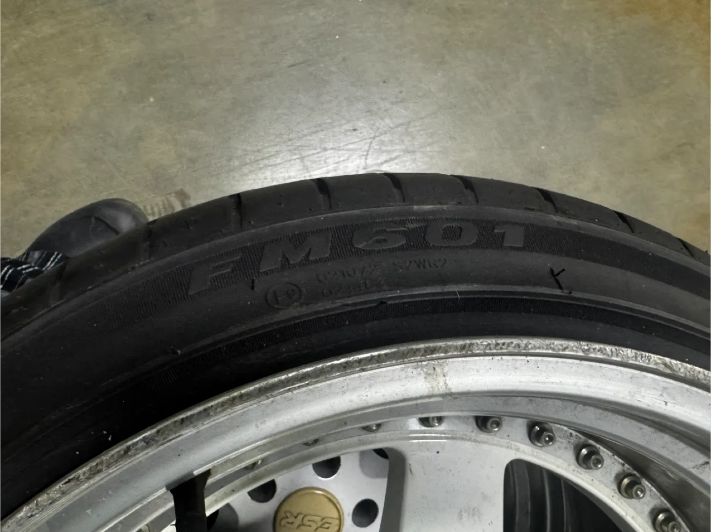 ESR Wheels 225/40ZR18 image indicator(3)