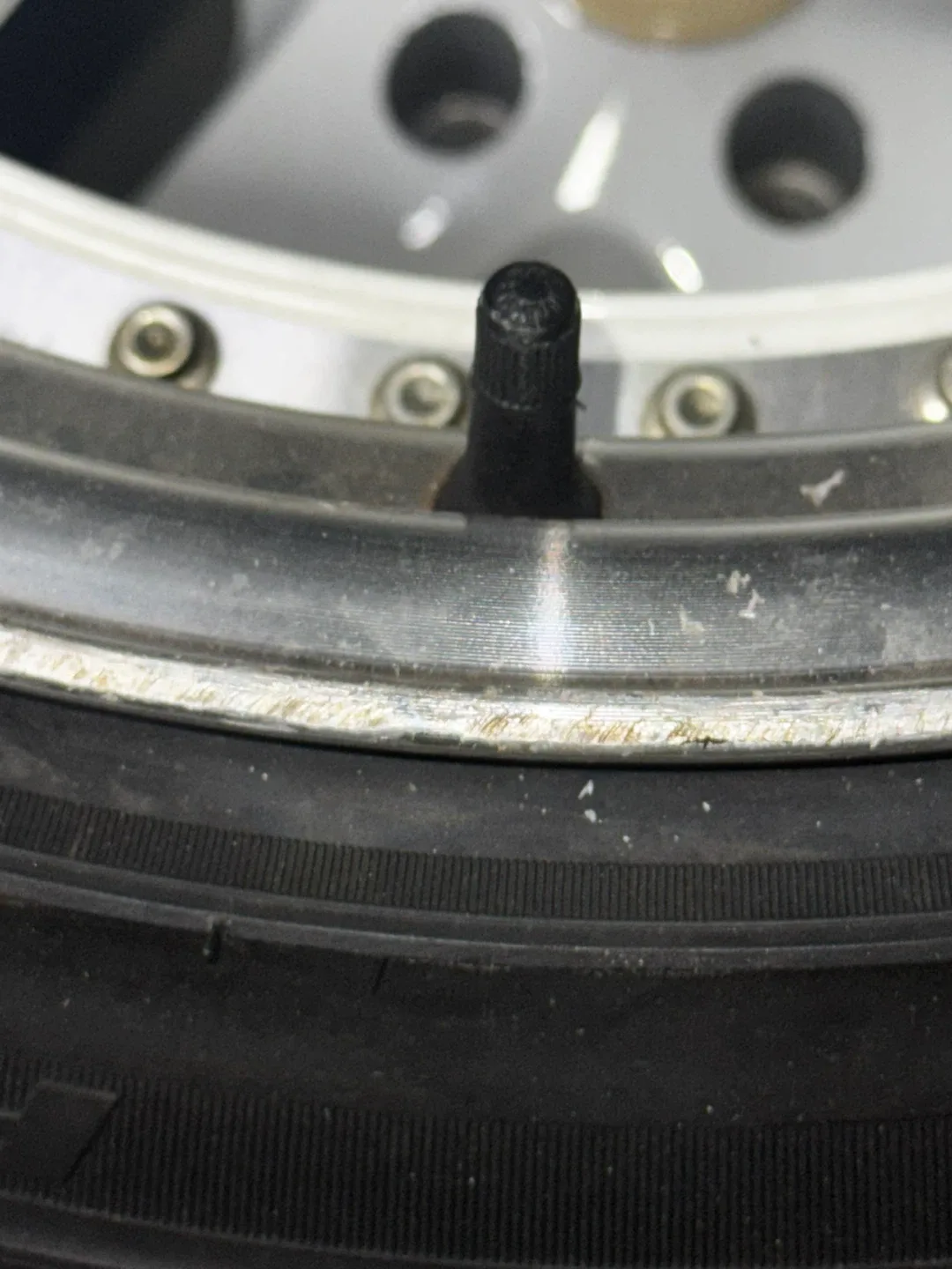 ESR Wheels 225/40ZR18 image indicator(8)