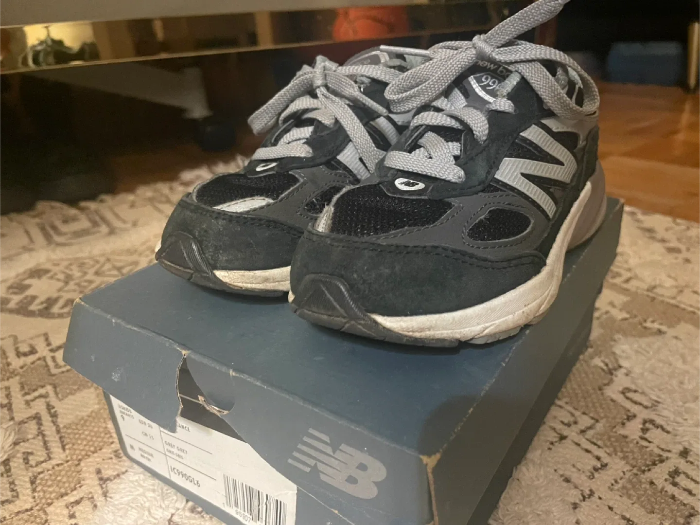 New Balance 990 sneakers image indicator(2)