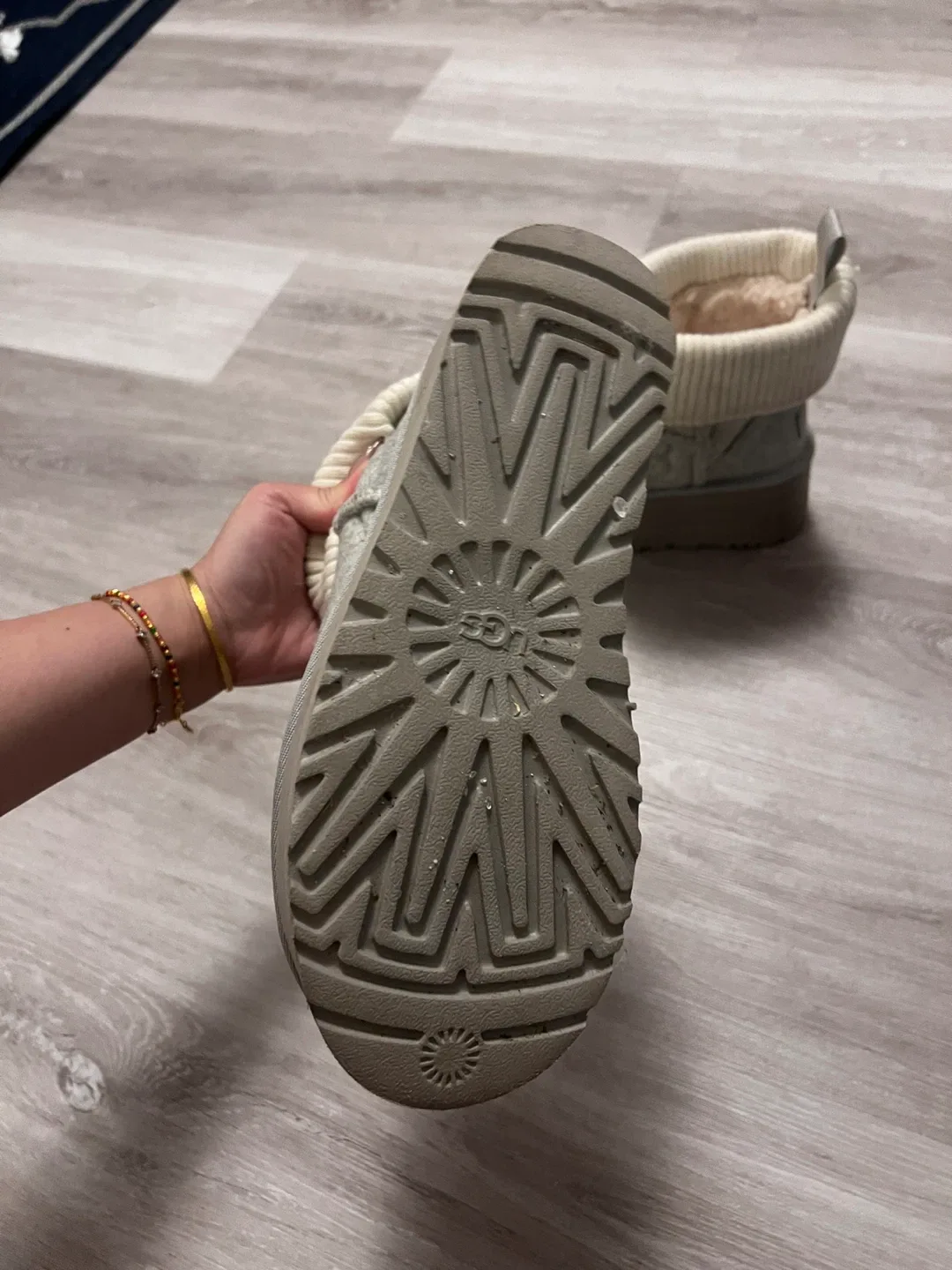 UGG Tasman Max Clog - Size 7 image indicator(2)