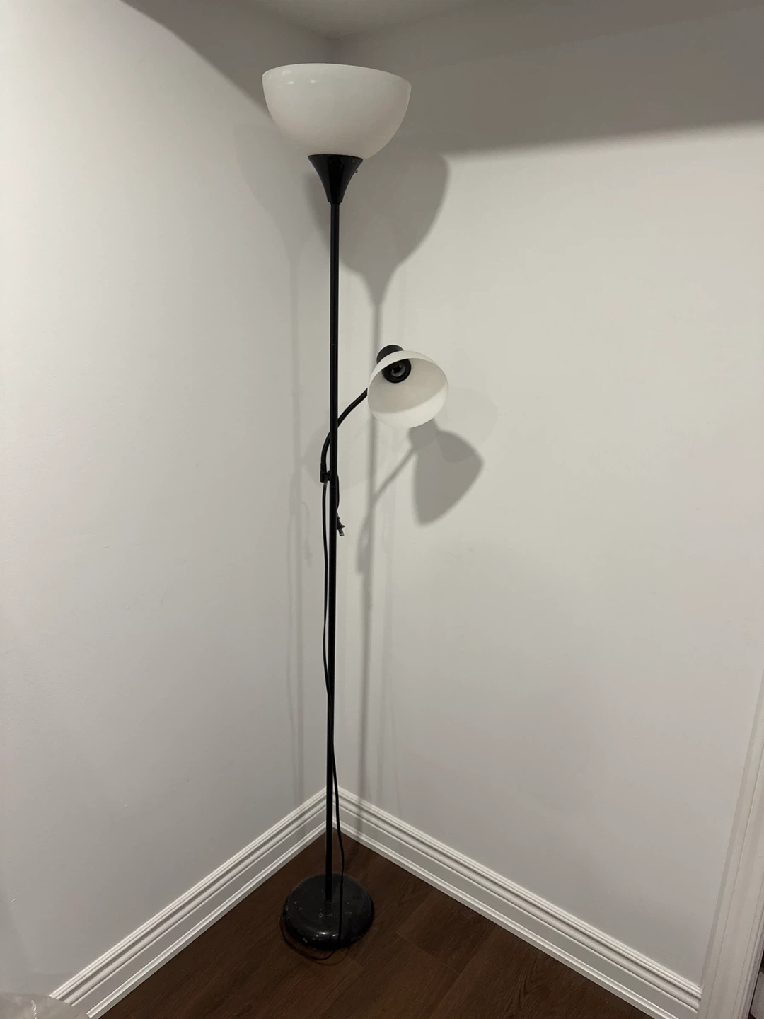 Floor lamp with reading light