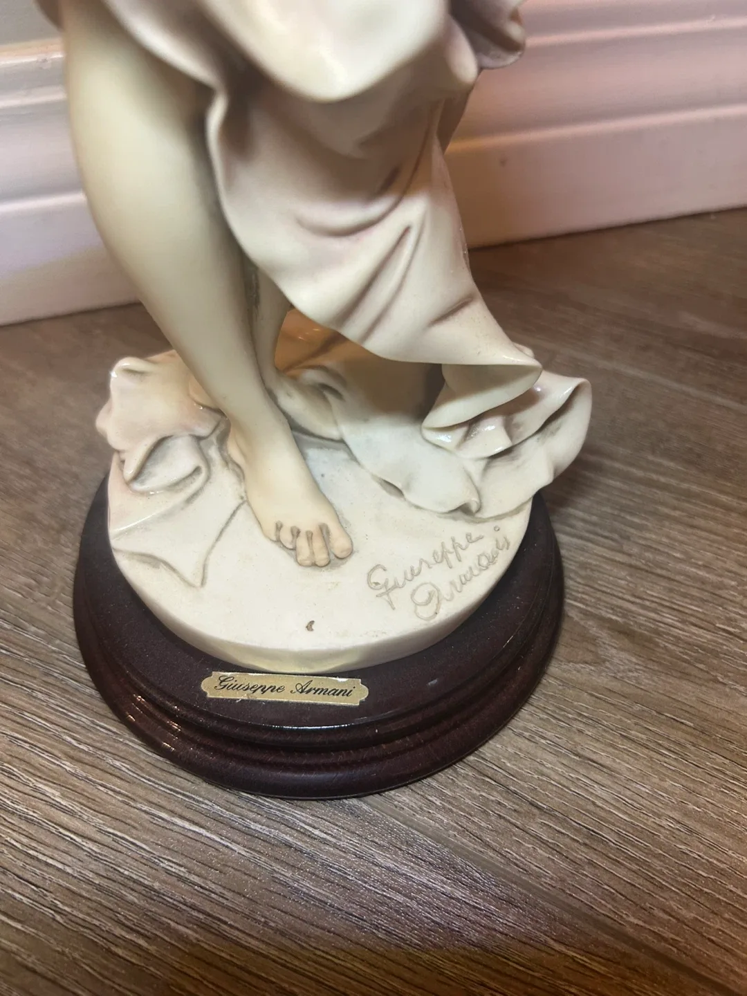 Giuseppe Armani Florence Lilacs & Roses Figurine image indicator(3)