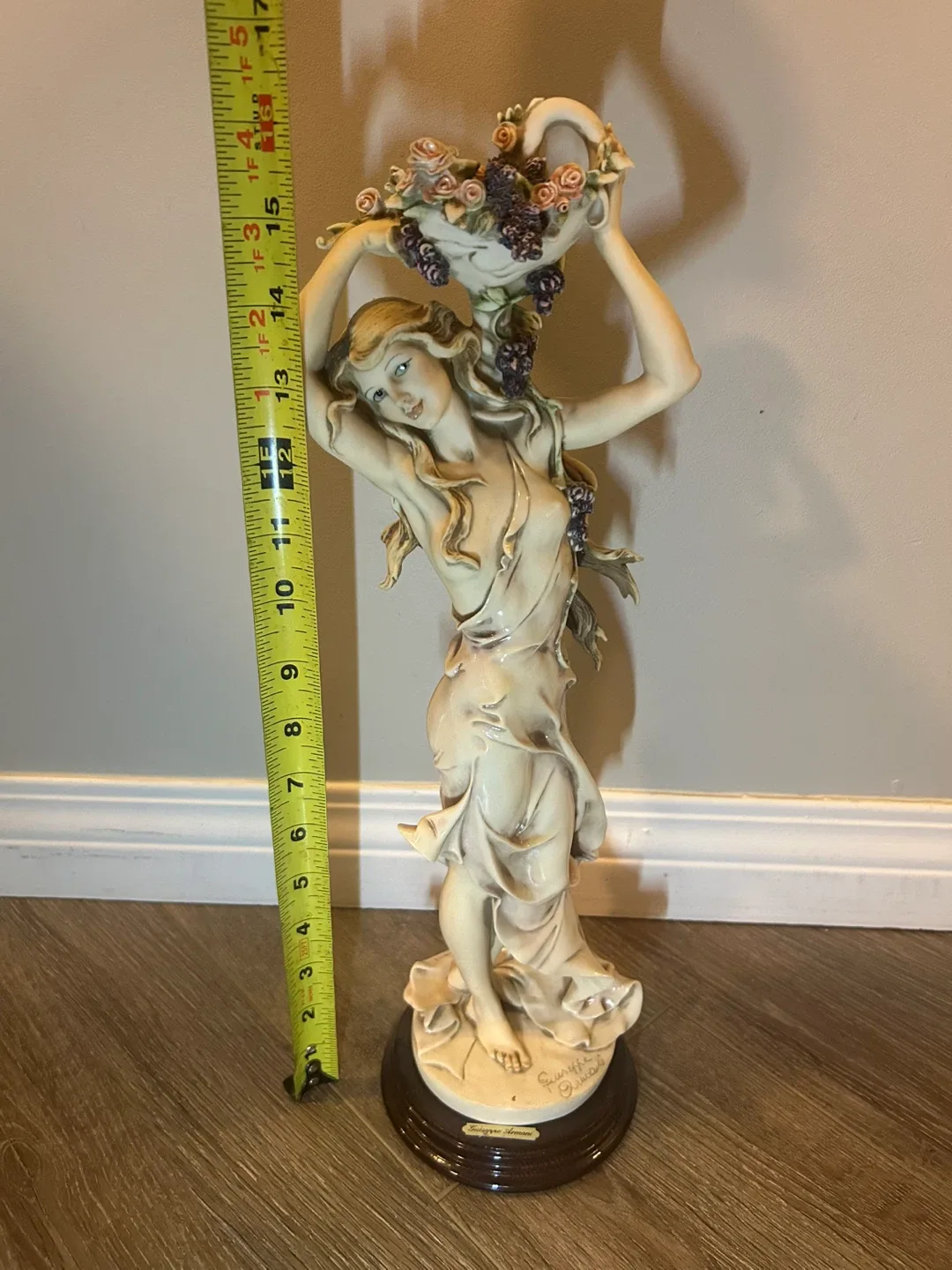 Giuseppe Armani Florence Lilacs & Roses Figurine image indicator(6)