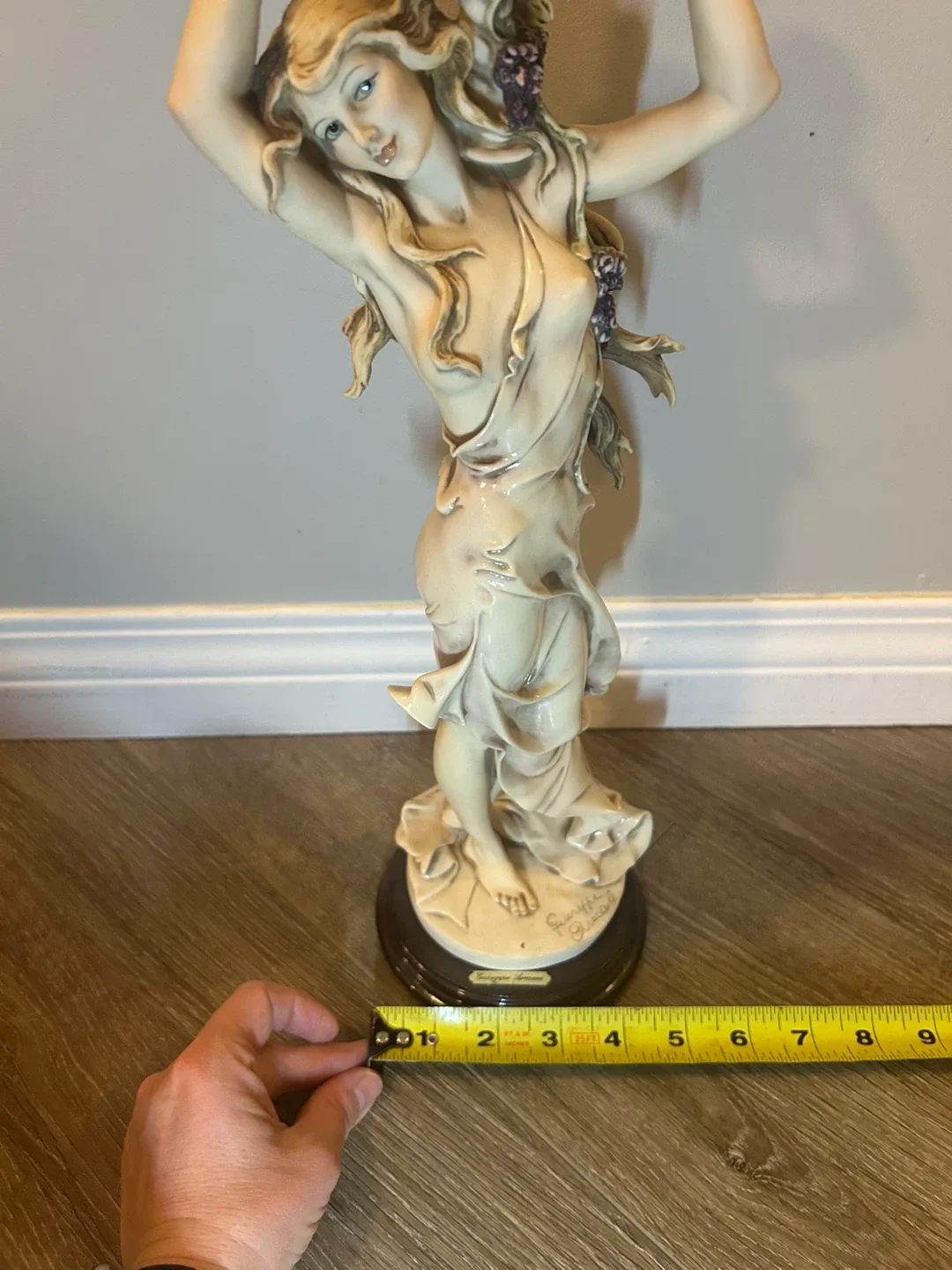 Giuseppe Armani Florence Lilacs & Roses Figurine image indicator(7)