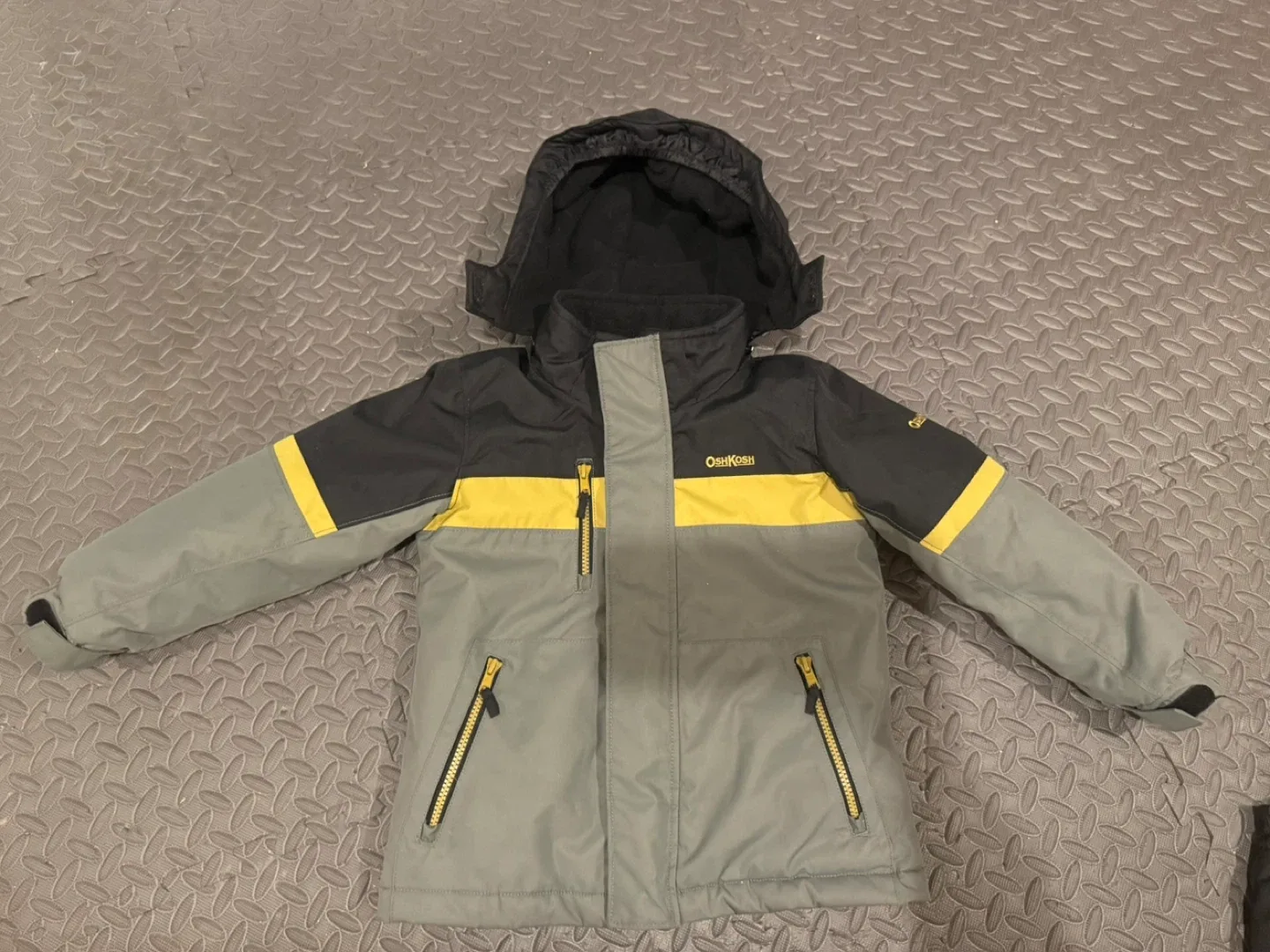 OshKosh B'gosh Size 5 Snowsuit image indicator(4)