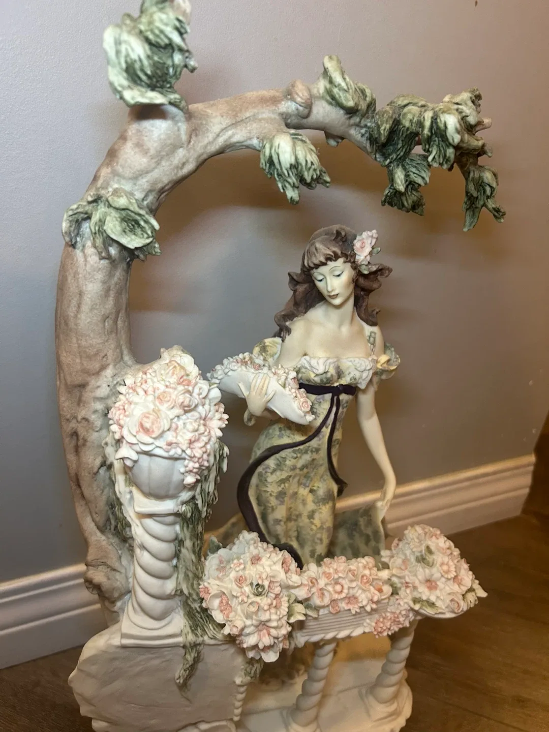 Giuseppe Armani Figurine “The Flower Girl” image indicator(3)