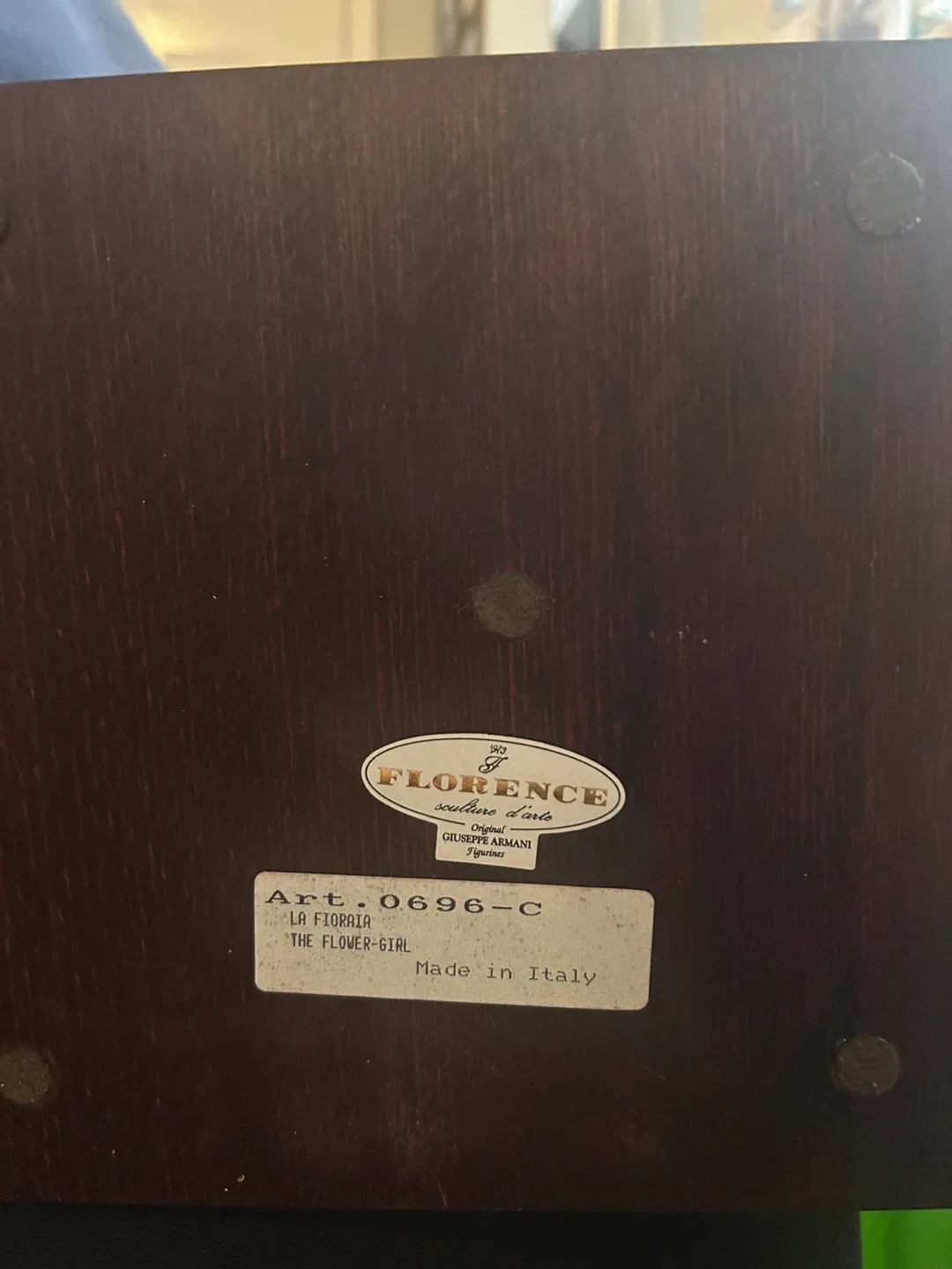 Giuseppe Armani Figurine “The Flower Girl” image indicator(9)