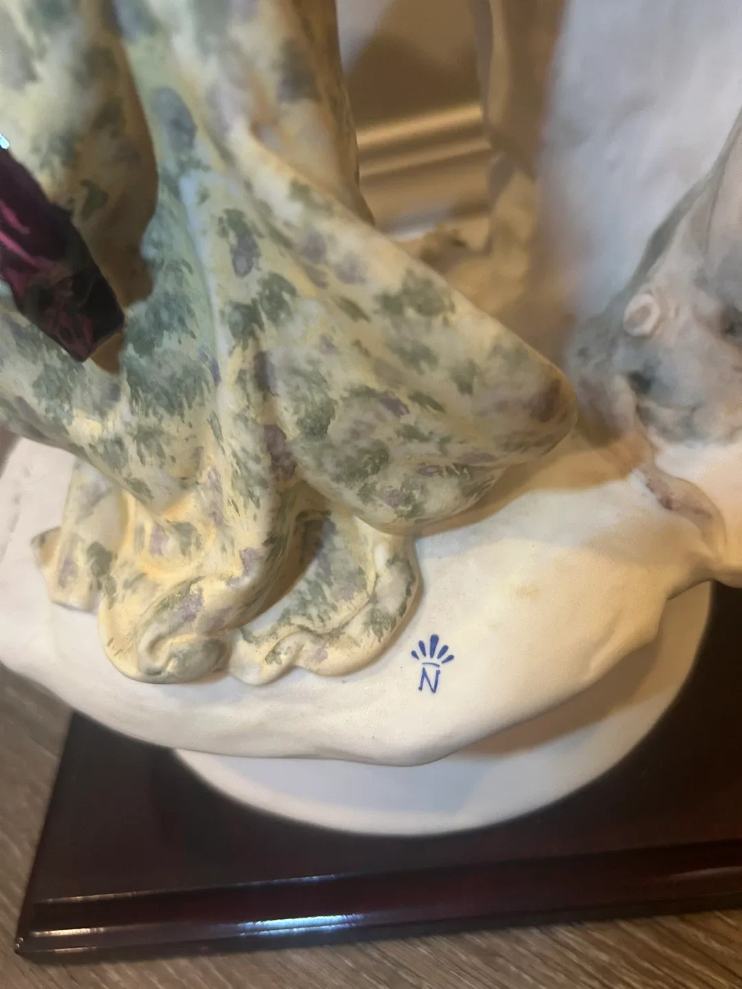 Giuseppe Armani Figurine “The Flower Girl” image indicator(7)