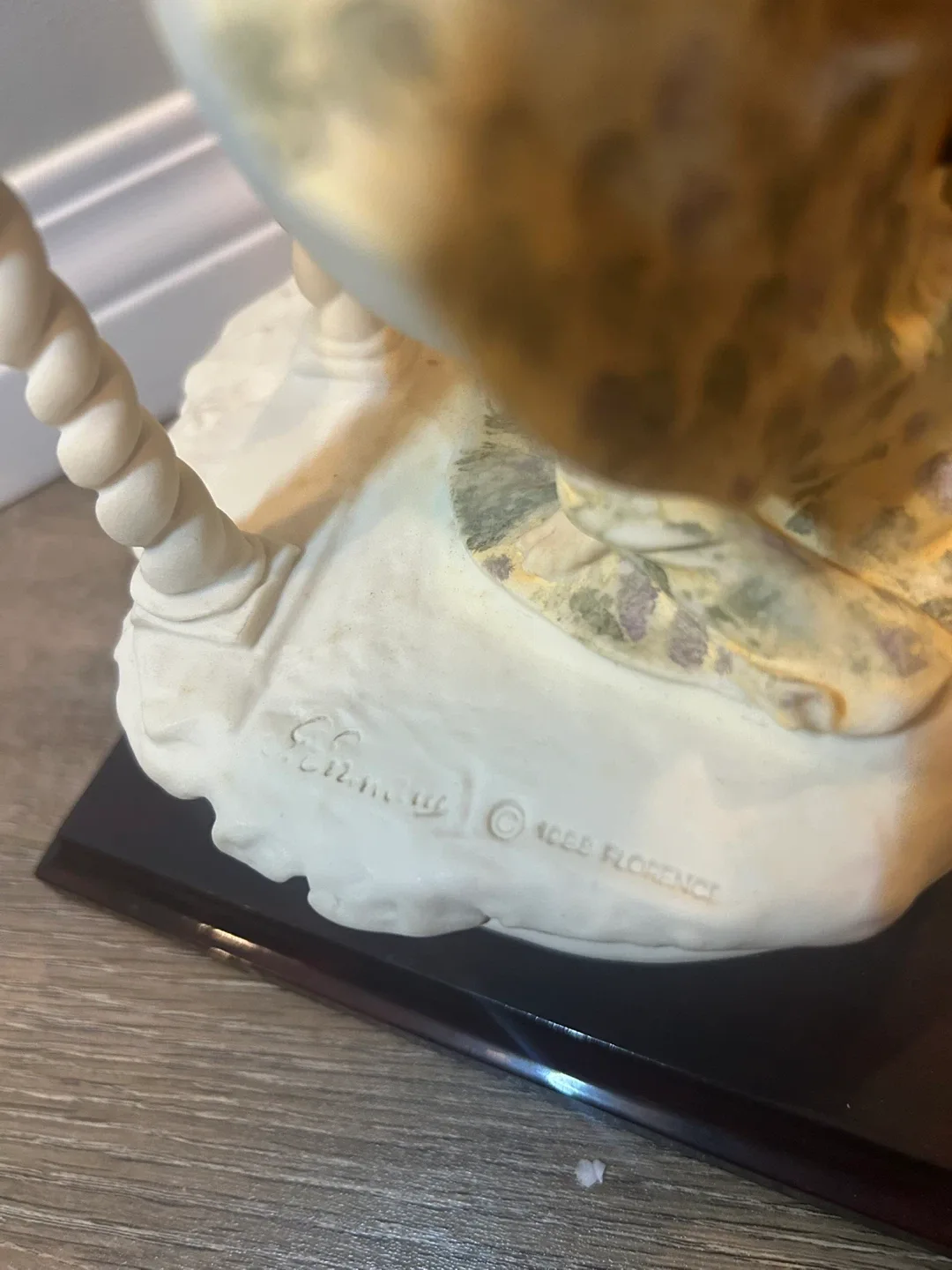 Giuseppe Armani Figurine “The Flower Girl” image indicator(8)