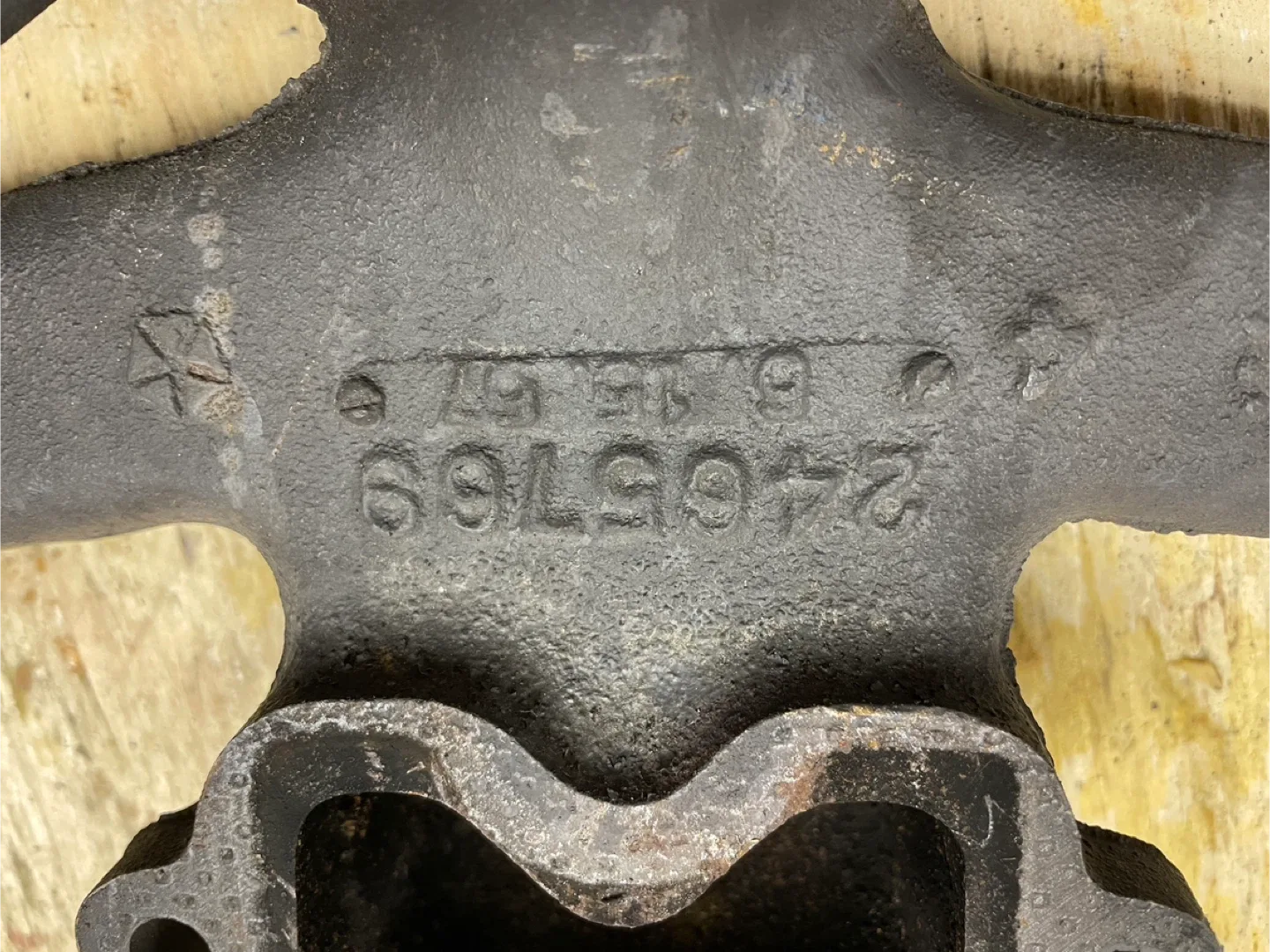 Mopar 273 LA series motor exhaust manifold image indicator(4)