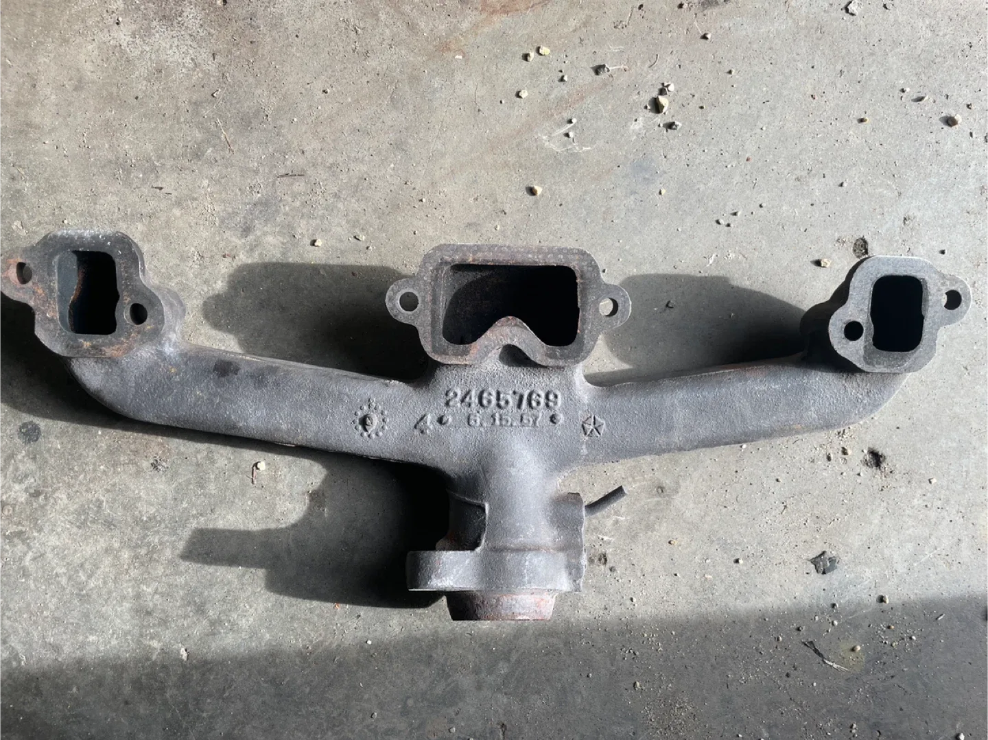 Mopar 273 LA series motor exhaust manifold